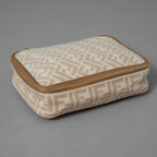 FENDI フェンディ / 美品 ズッガ柄 ポーチ トラベルポーチ バッグ / 8N0176 AHJN 2194927 / BEIGE 352192-izm