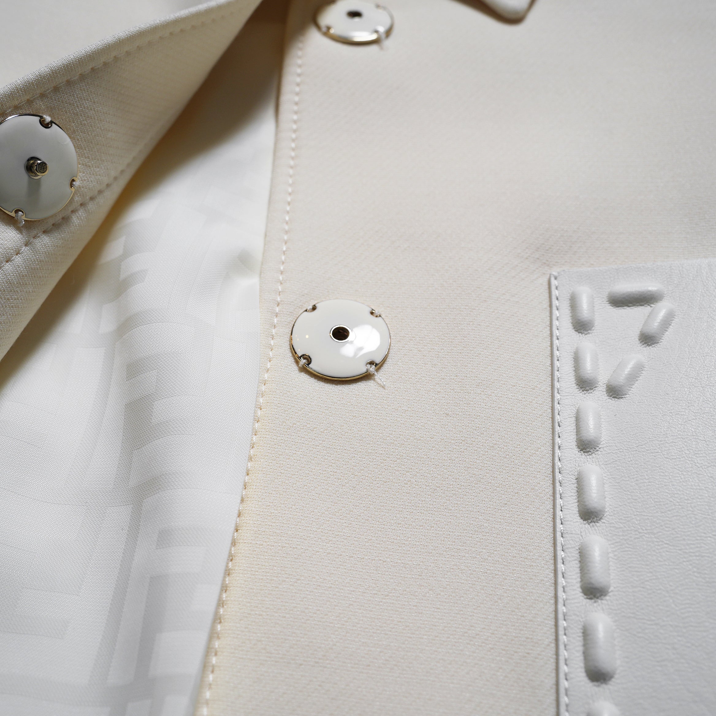 FENDI フェンディ / 24AW 美品 ウールシルク ベルト付 シャツ ジャケット / FJ7262 AC4G / size 38 (IVORY) レディース