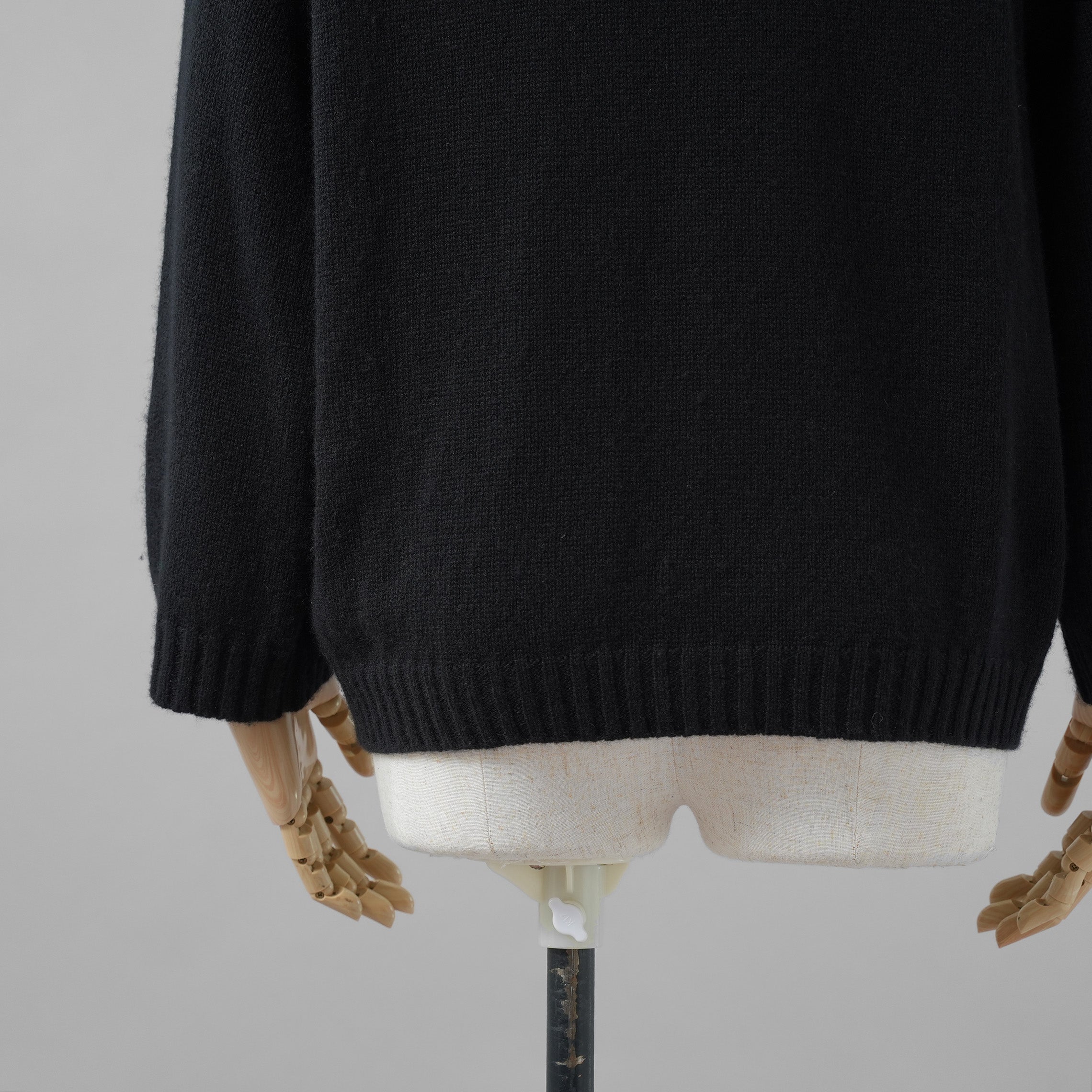 Valentino ヴァレンティノ / 美品 17年リゾートコレクション Sequin Cashmere Sweater in Nero スパンコール装飾 カシミヤ セーター  ニット / 2B3KC42U7MJ / size XS (BLACK) レディース