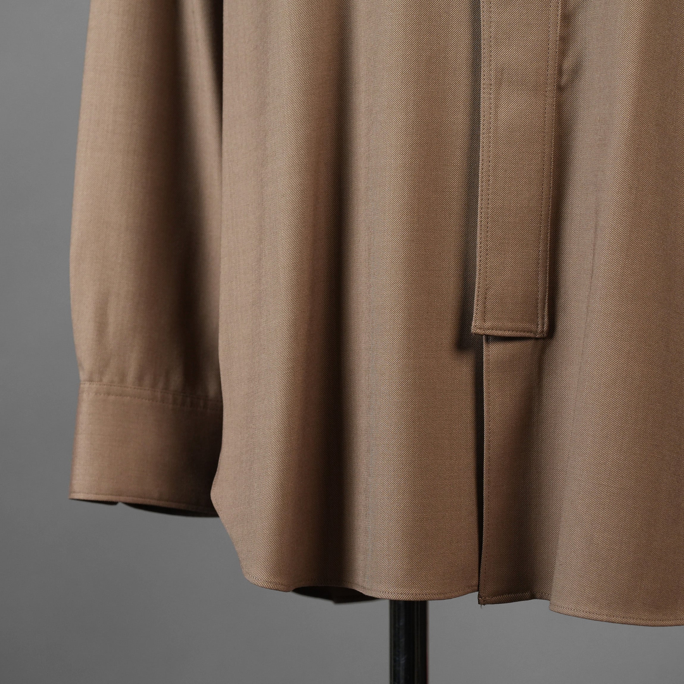 IRENISA イレニサ / 24AW 美品 ORNAMENTAL FLY FRONT SHIRT 長袖シャツ / 1H-24FW-B006-ND8 / size 2 (MOCHA BEIGE)