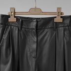 Brunello Cucinelli ブルネロクチネリ / 試着程度美品 20AW ラムスキン タックトラウザーズ テーパード レザー パンツ / M0NCAP7061 / size 38 (BLACK) レディース