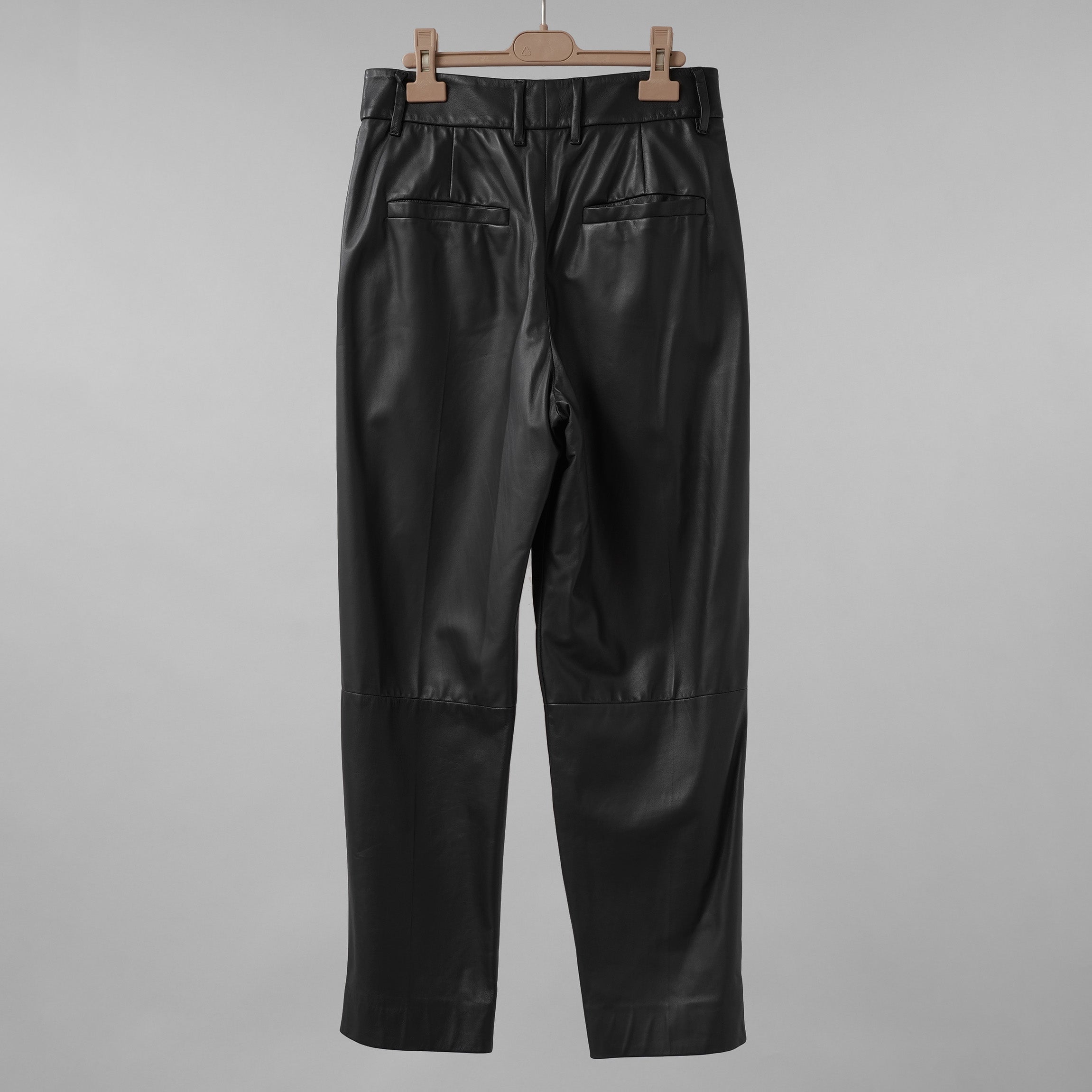 Brunello Cucinelli ブルネロクチネリ / 試着程度美品 20AW ラムスキン タックトラウザーズ テーパード レザー パンツ / M0NCAP7061 / size 38 (BLACK) レディース