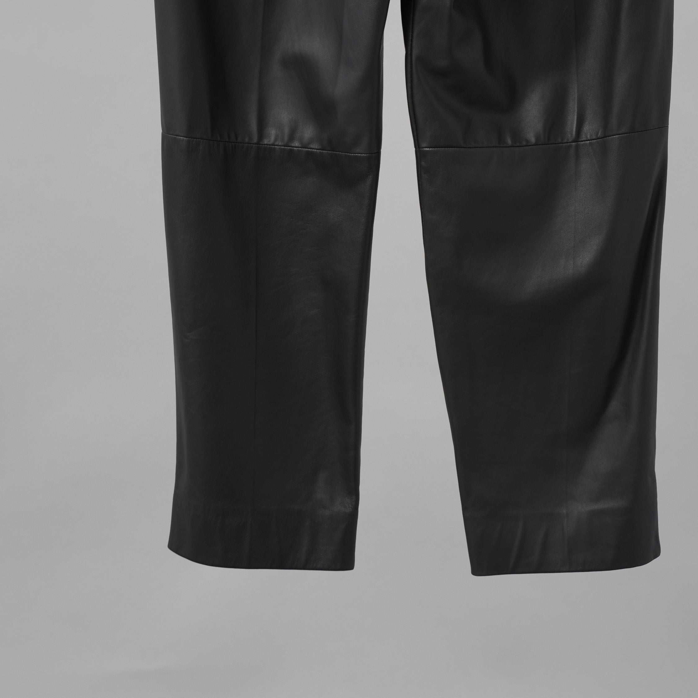 Brunello Cucinelli ブルネロクチネリ / 試着程度美品 20AW ラムスキン タックトラウザーズ テーパード レザー パンツ / M0NCAP7061 / size 38 (BLACK) レディース