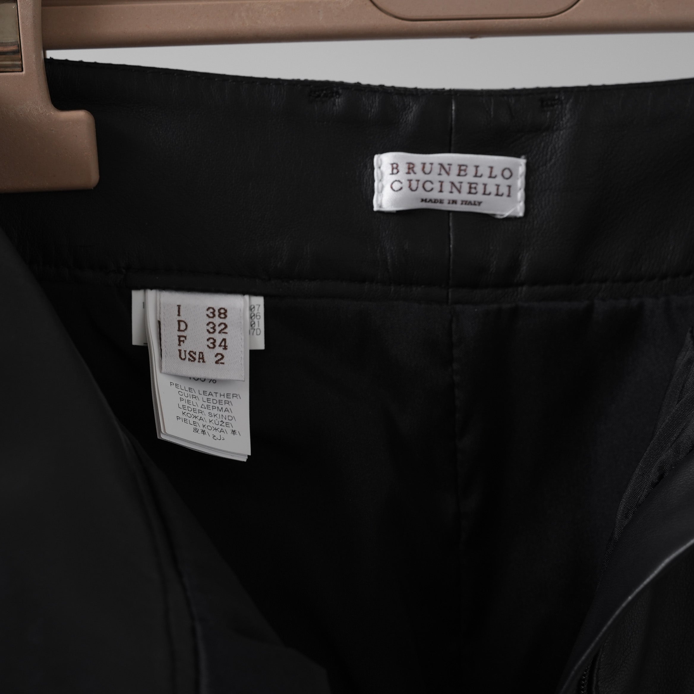 Brunello Cucinelli ブルネロクチネリ / 試着程度美品 20AW ラムスキン タックトラウザーズ テーパード レザー パンツ / M0NCAP7061 / size 38 (BLACK) レディース