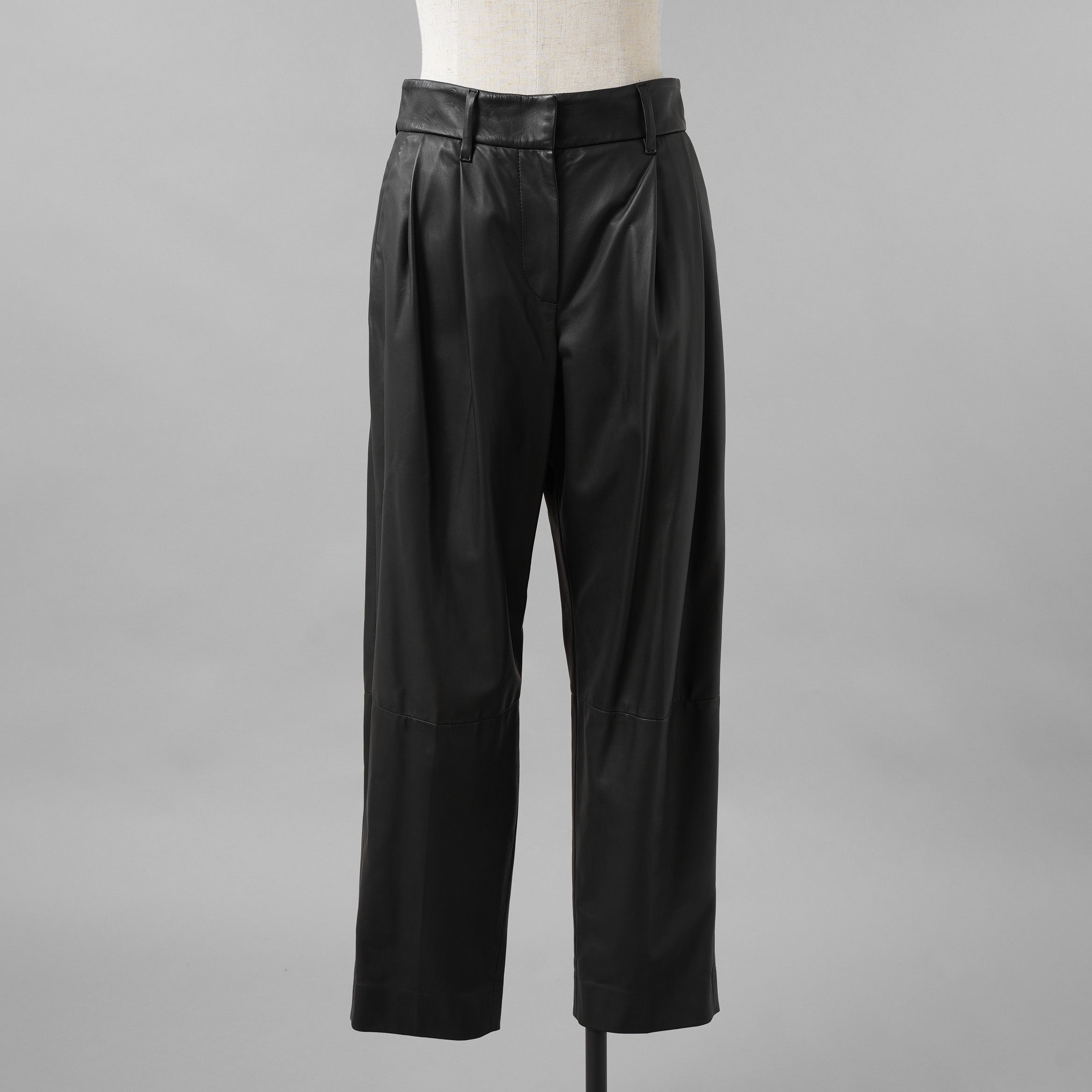 Brunello Cucinelli ブルネロクチネリ / 試着程度美品 20AW ラムスキン タックトラウザーズ テーパード レザー パンツ / M0NCAP7061 / size 38 (BLACK) レディース
