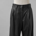 Brunello Cucinelli ブルネロクチネリ / 試着程度美品 20AW ラムスキン タックトラウザーズ テーパード レザー パンツ / M0NCAP7061 / size 38 (BLACK) レディース
