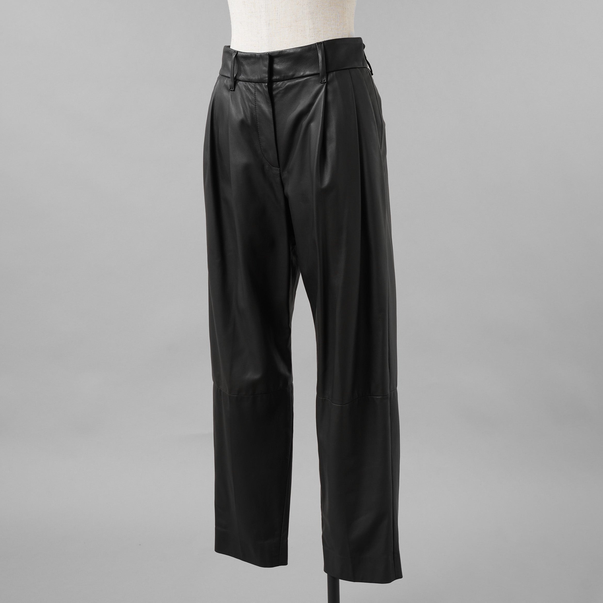 Brunello Cucinelli ブルネロクチネリ / 試着程度美品 20AW ラムスキン タックトラウザーズ テーパード レザー パンツ / M0NCAP7061 / size 38 (BLACK) レディース