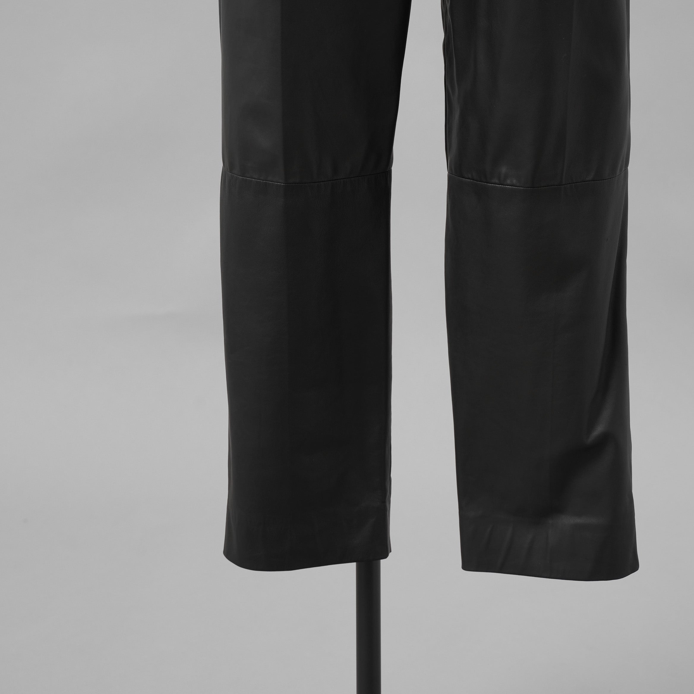 Brunello Cucinelli ブルネロクチネリ / 試着程度美品 20AW ラムスキン タックトラウザーズ テーパード レザー パンツ / M0NCAP7061 / size 38 (BLACK) レディース