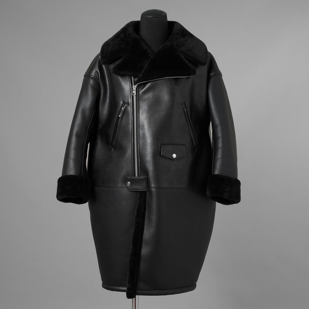 JUNYA WATANABE ジュンヤワタナベ / 25AW COMME des GARÇONS コムデギャルソン オーバーサイズ フェイクレザー ムートン コート / JP-C004 / size L (BLACK) ユニセックス 352210-in-ue