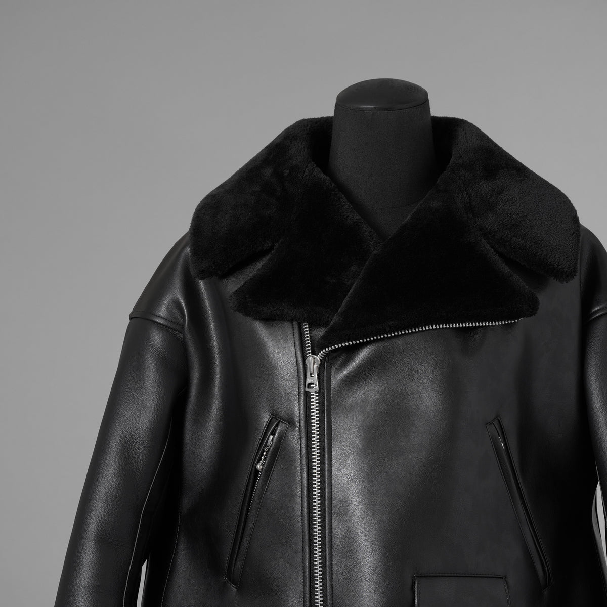 JUNYA WATANABE ジュンヤワタナベ / 25AW COMME des GARÇONS コムデギャルソン オーバーサイズ フェイクレザー ムートン コート / JP-C004 / size L (BLACK) ユニセックス 352210-in-ue