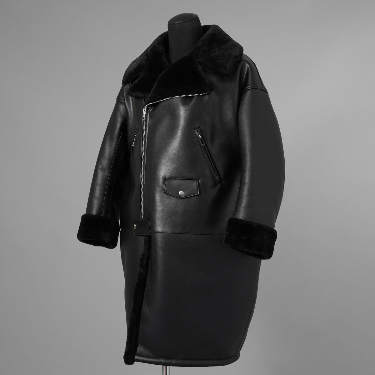 JUNYA WATANABE ジュンヤワタナベ / 25AW COMME des GARÇONS コムデギャルソン オーバーサイズ フェイクレザー ムートン コート / JP-C004 / size L (BLACK) ユニセックス 352210-in-ue