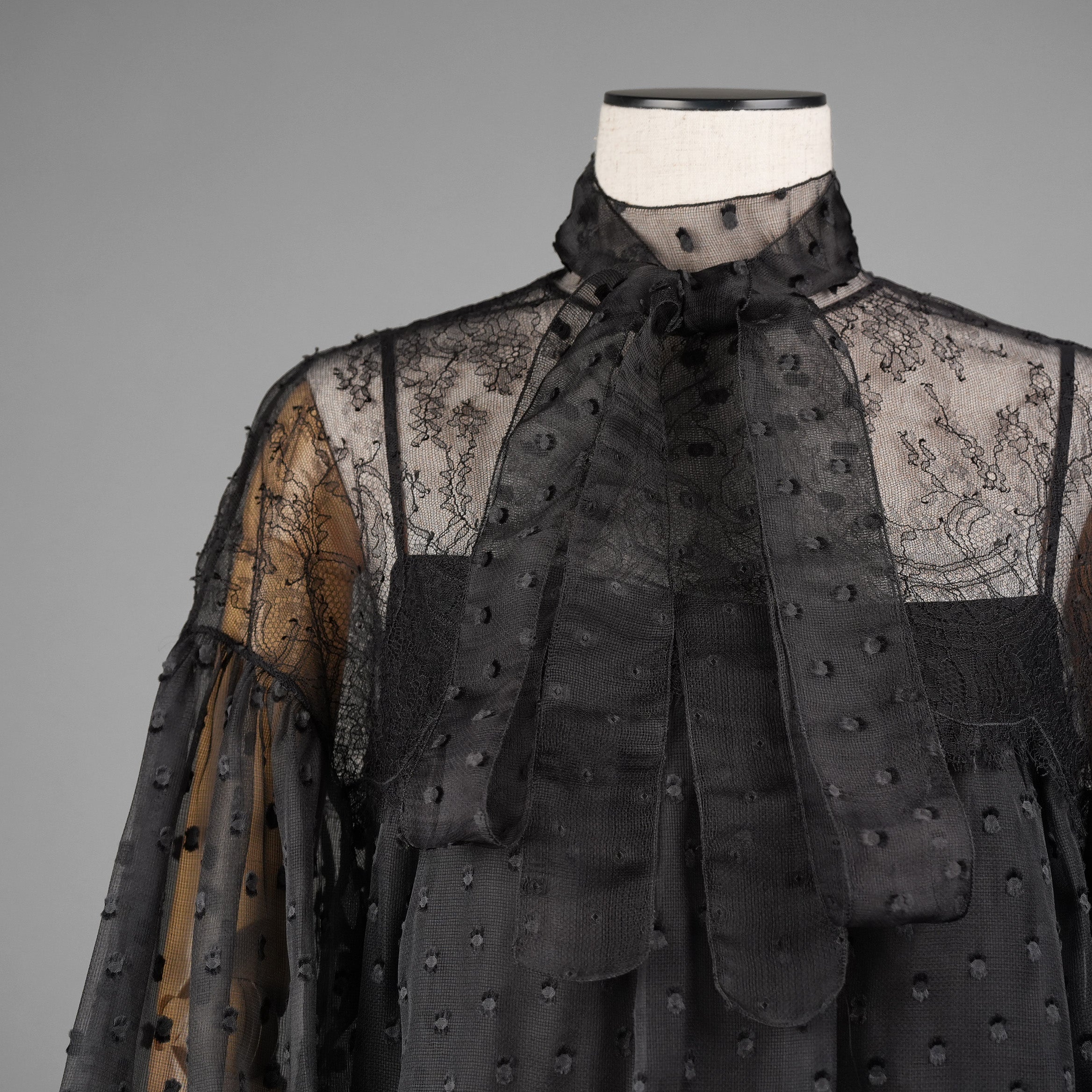 Christian Dior ディオール / 22AW 美品 ボウタイレース ドット柄  ブラウス / 長袖シャツ / 241B61A8168 / size 42 (BLACK) レディース
