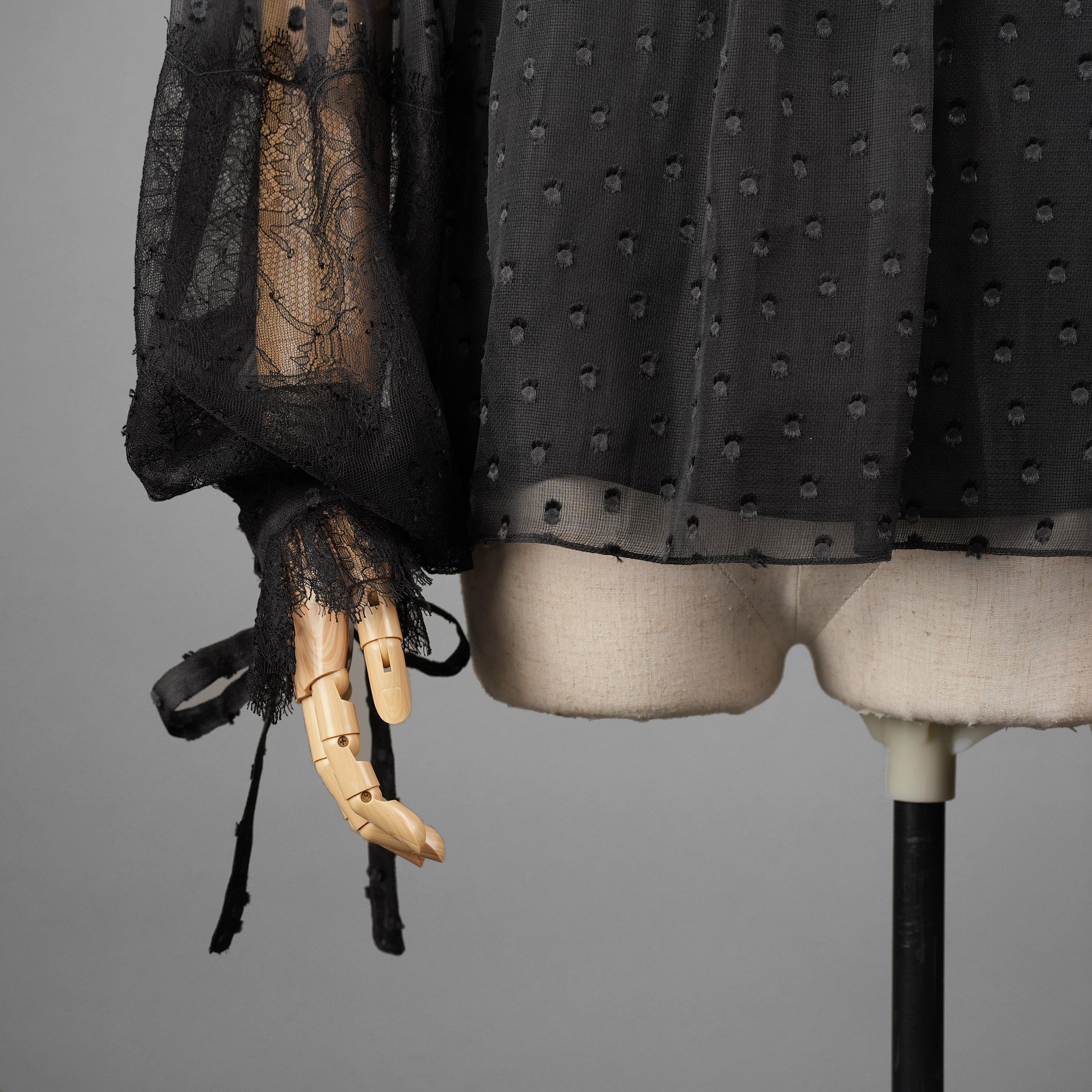 Christian Dior ディオール / 22AW 美品 ボウタイレース ドット柄  ブラウス / 長袖シャツ / 241B61A8168 / size 42 (BLACK) レディース