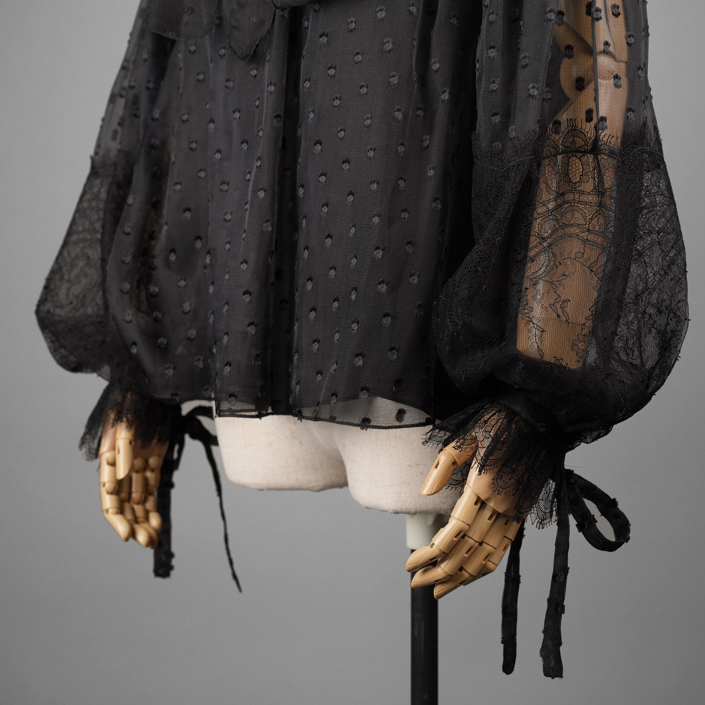 Christian Dior ディオール / 22AW 美品 ボウタイレース ドット柄  ブラウス / 長袖シャツ / 241B61A8168 / size 42 (BLACK) レディース