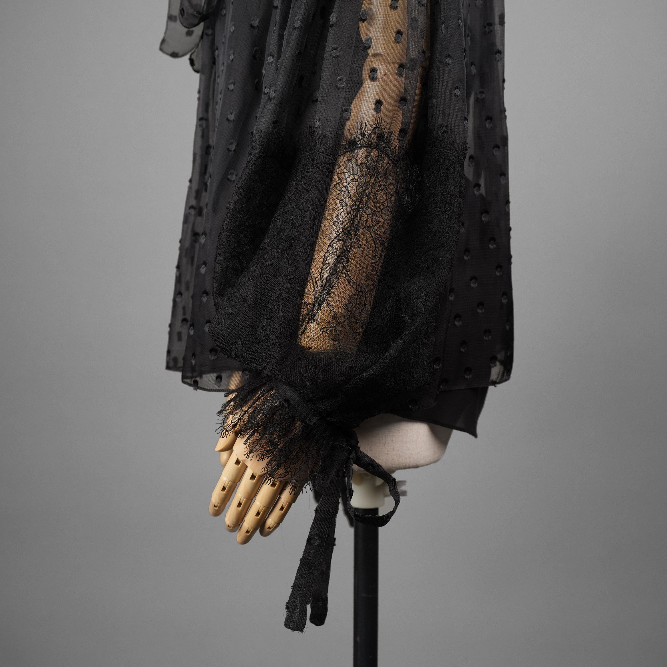 Christian Dior ディオール / 22AW 美品 ボウタイレース ドット柄  ブラウス / 長袖シャツ / 241B61A8168 / size 42 (BLACK) レディース
