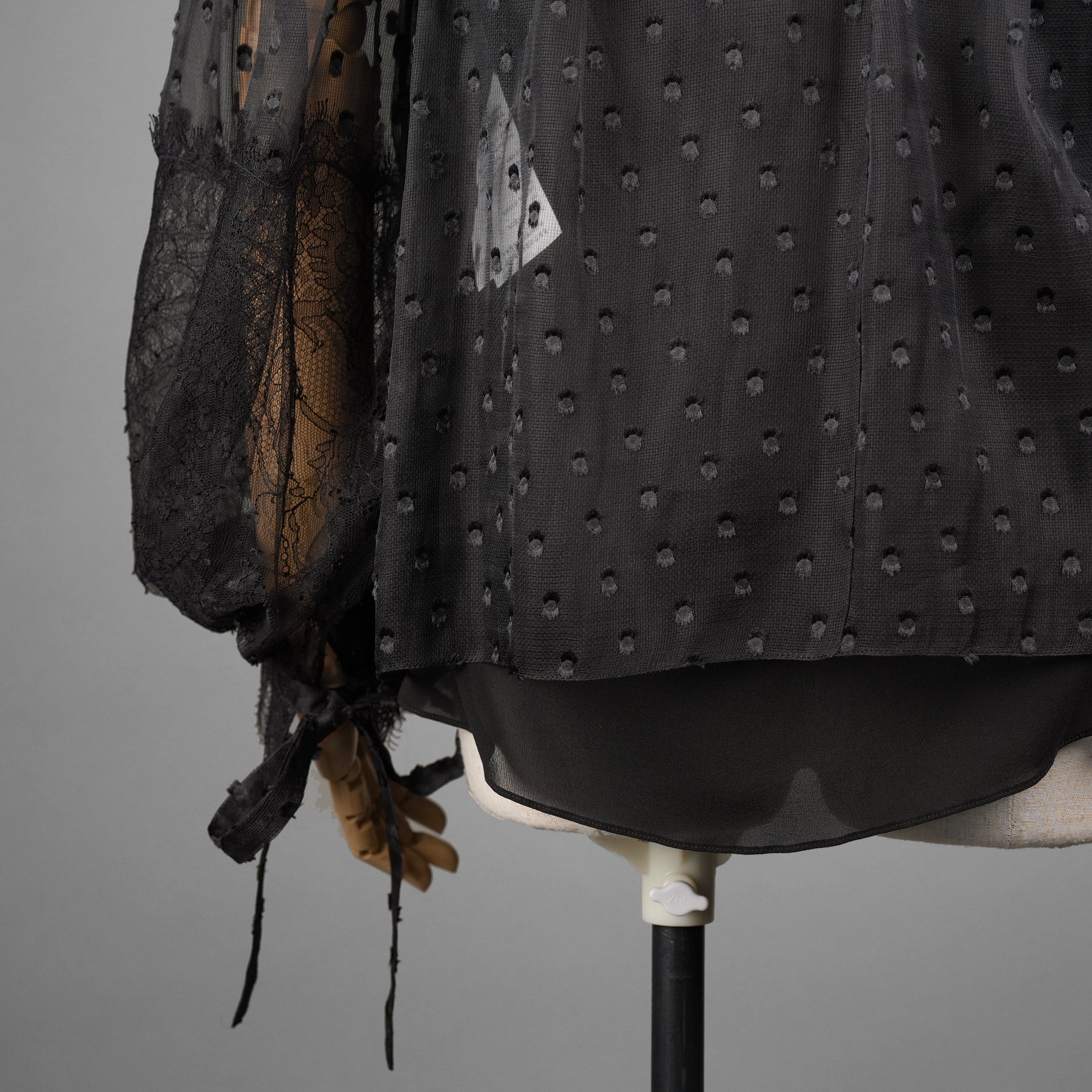 Christian Dior ディオール / 22AW 美品 ボウタイレース ドット柄  ブラウス / 長袖シャツ / 241B61A8168 / size 42 (BLACK) レディース