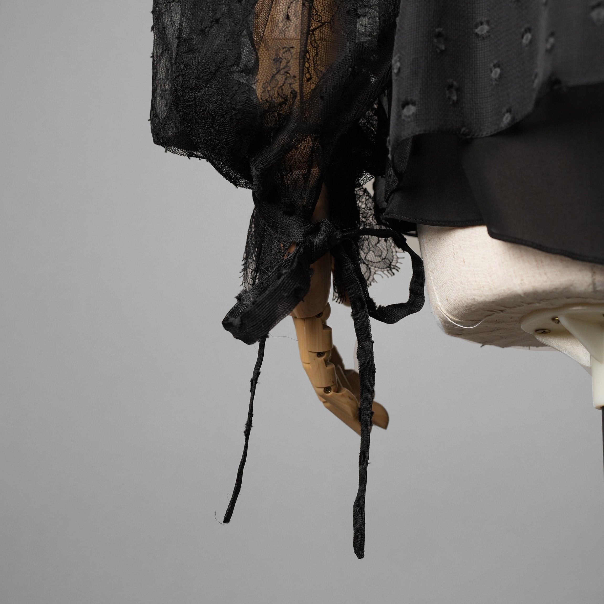 Christian Dior ディオール / 22AW 美品 ボウタイレース ドット柄  ブラウス / 長袖シャツ / 241B61A8168 / size 42 (BLACK) レディース