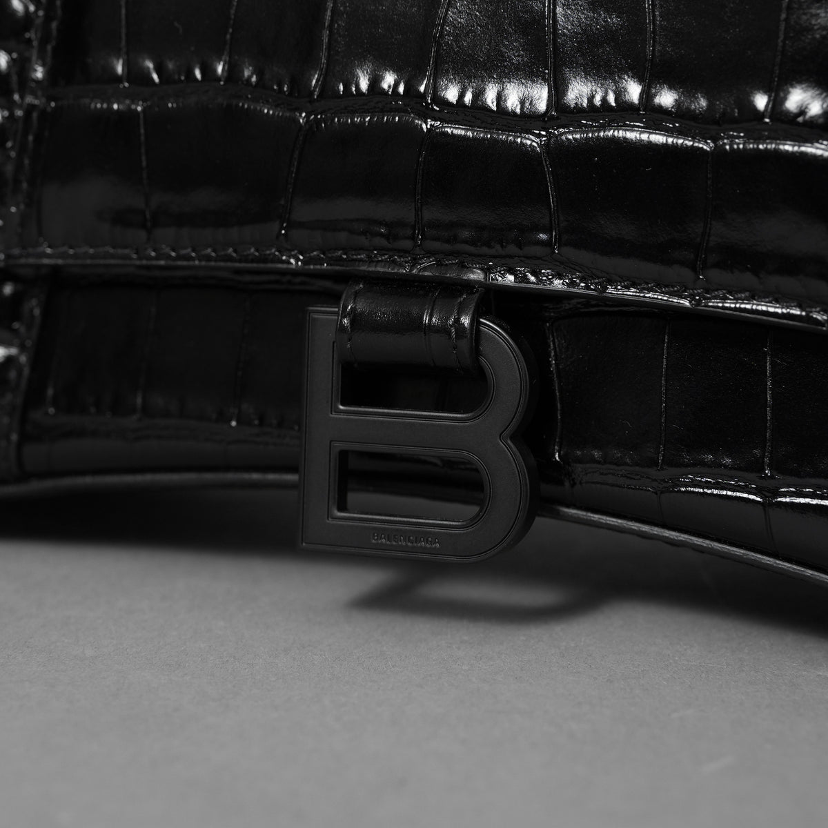 BALENCIAGA バレンシアガ / 美品 アワーグラス Hourglass クロコダイル型押し ショルダーバッグ ハンド バッグ / サイズ S (BLACK) レディース アクセサリー 352207-izm