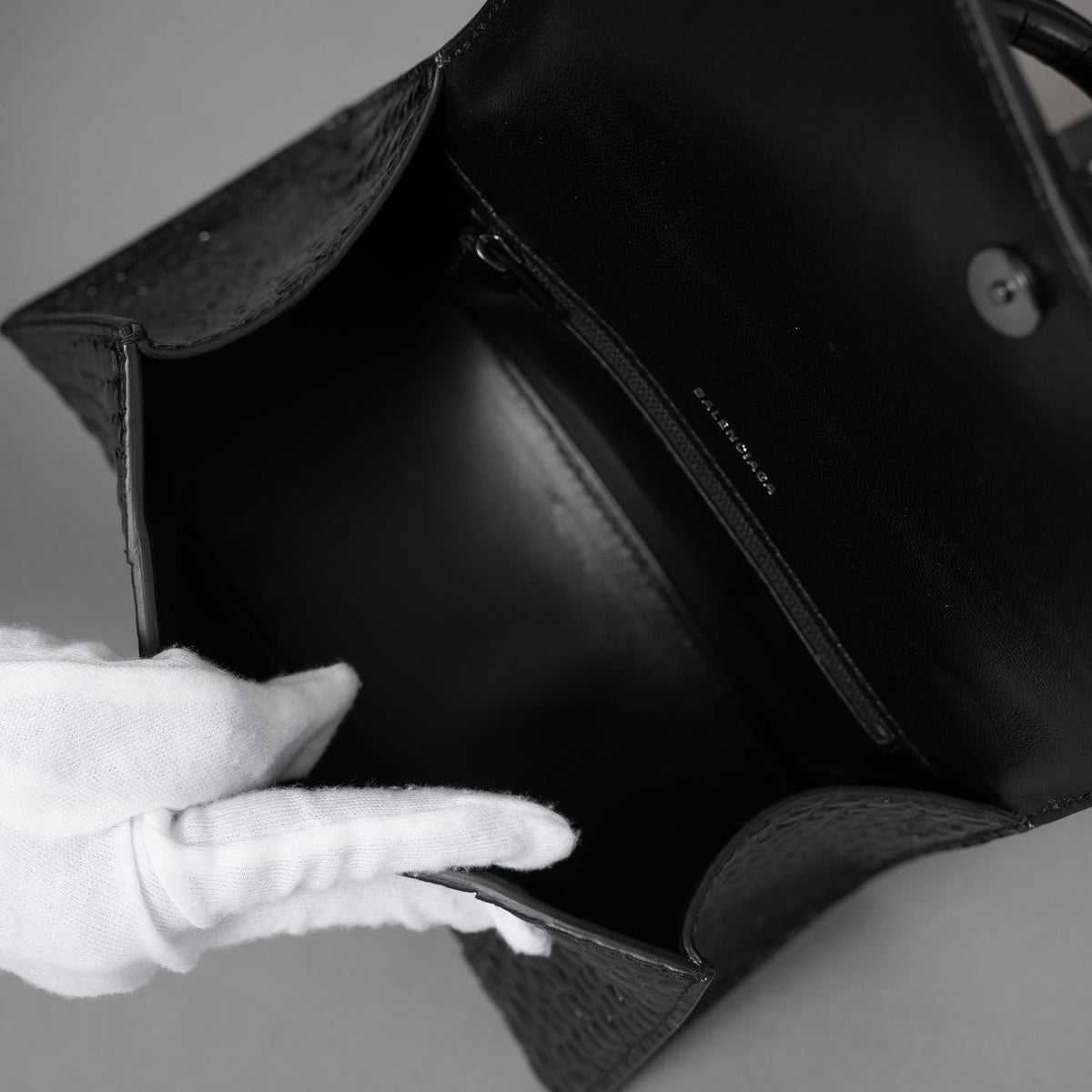 BALENCIAGA バレンシアガ / 美品 アワーグラス Hourglass クロコダイル型押し ショルダーバッグ ハンド バッグ / サイズ S (BLACK) レディース アクセサリー 352207-izm