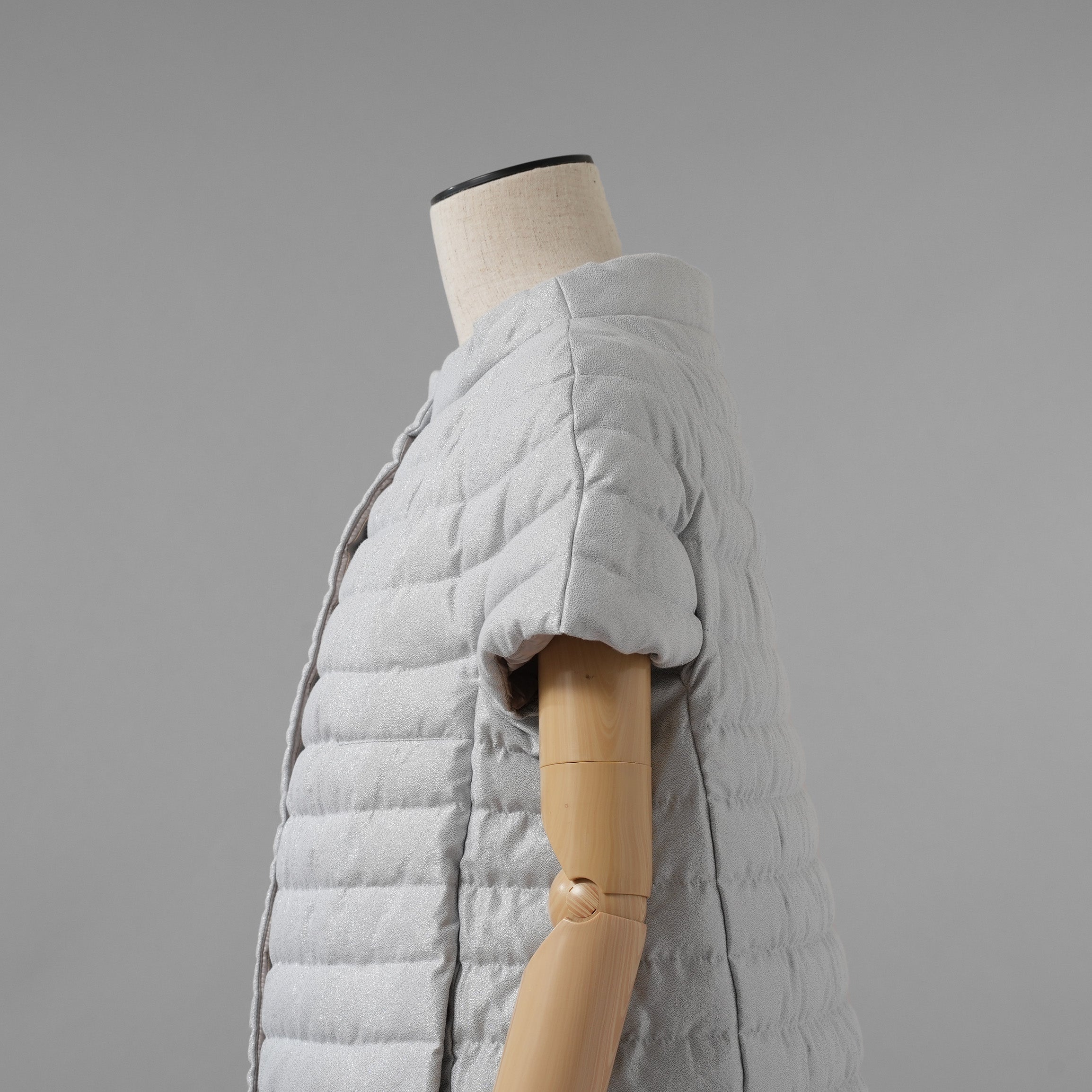 HERNO ヘルノ / 美品 22AW ICONICO EMILIA イコニコ エミリア ダウン ジャケット 半袖 / PI001879D -12614-9409 / size 42 (GRAY) レディース
