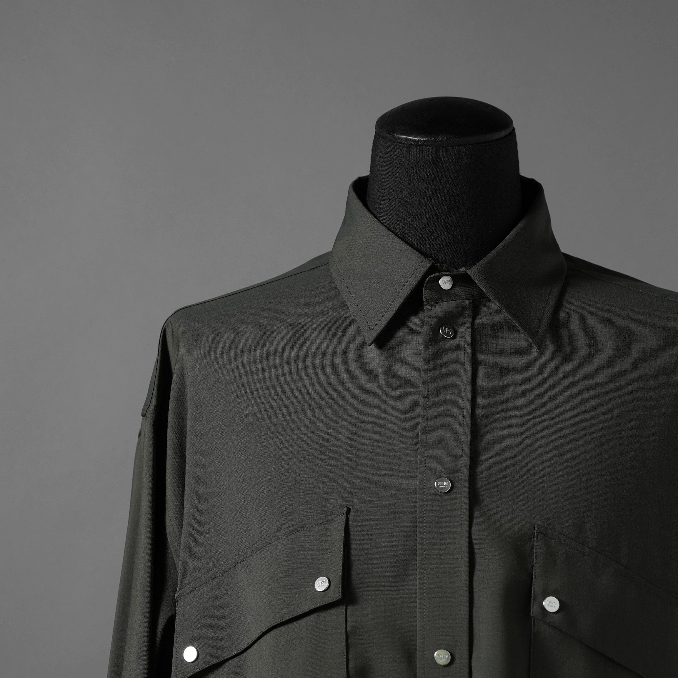 FENDI フェンディ / 24AW 美品 ロゴボタン ミリタリー ウールシャツ / 長袖シャツ / FW1319A5CH / size 48 (OLIVE GREEN)