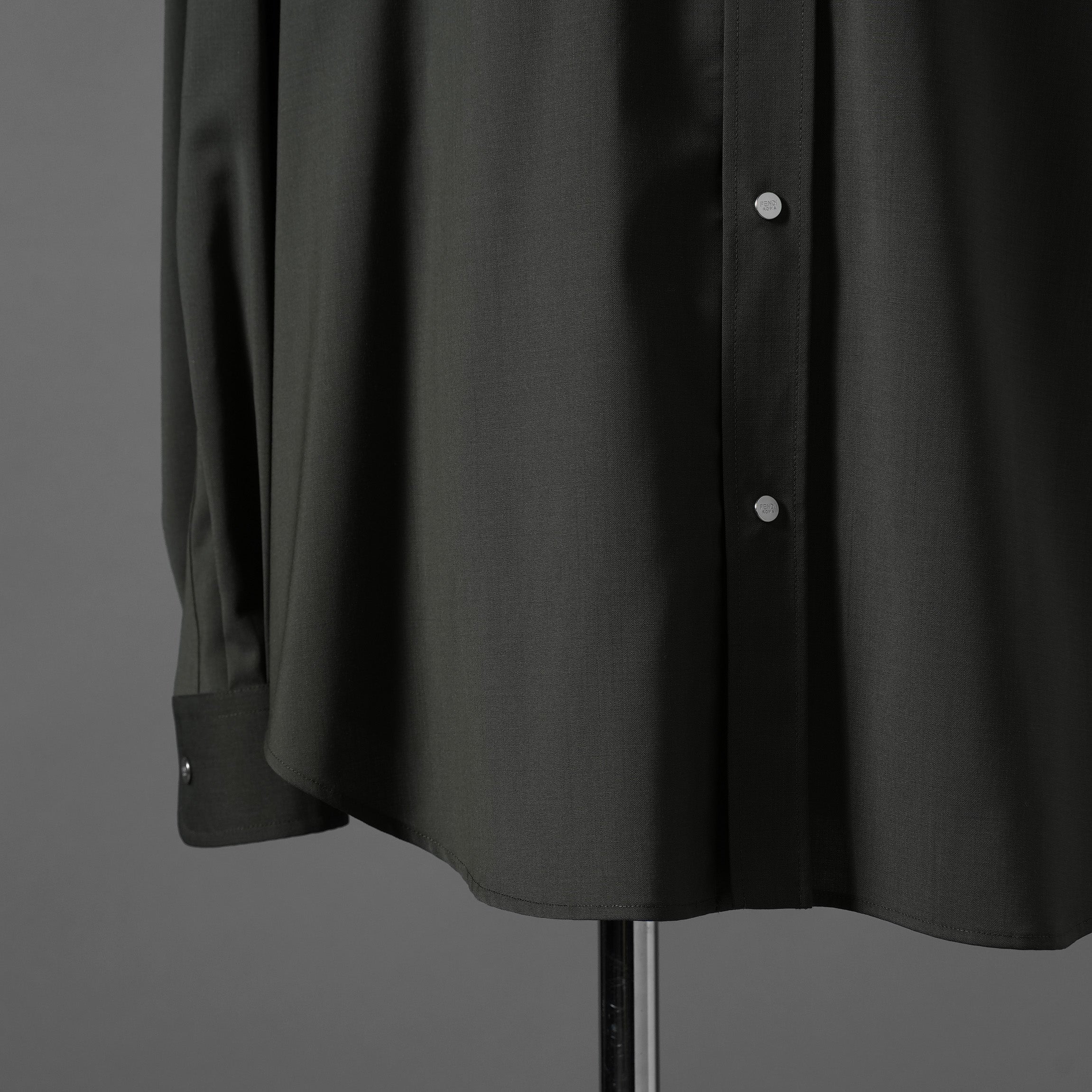FENDI フェンディ / 24AW 美品 ロゴボタン ミリタリー ウールシャツ / 長袖シャツ / FW1319A5CH / size 48 (OLIVE GREEN)