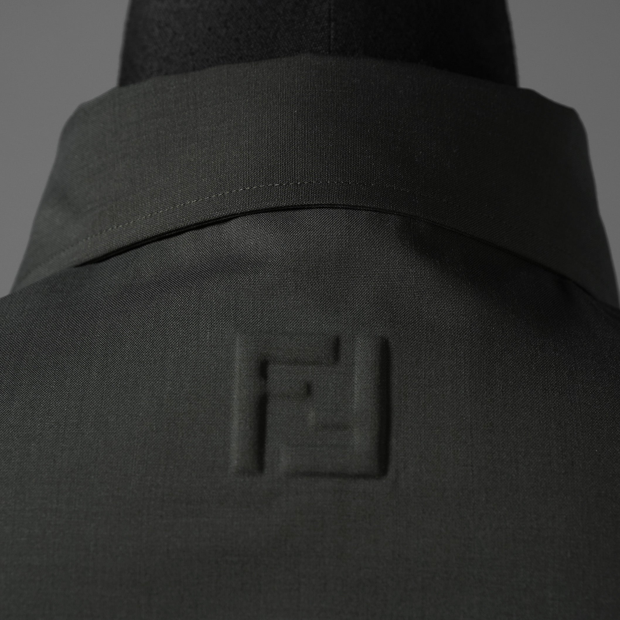 FENDI フェンディ / 24AW 美品 ロゴボタン ミリタリー ウールシャツ / 長袖シャツ / FW1319A5CH / size 48 (OLIVE GREEN)