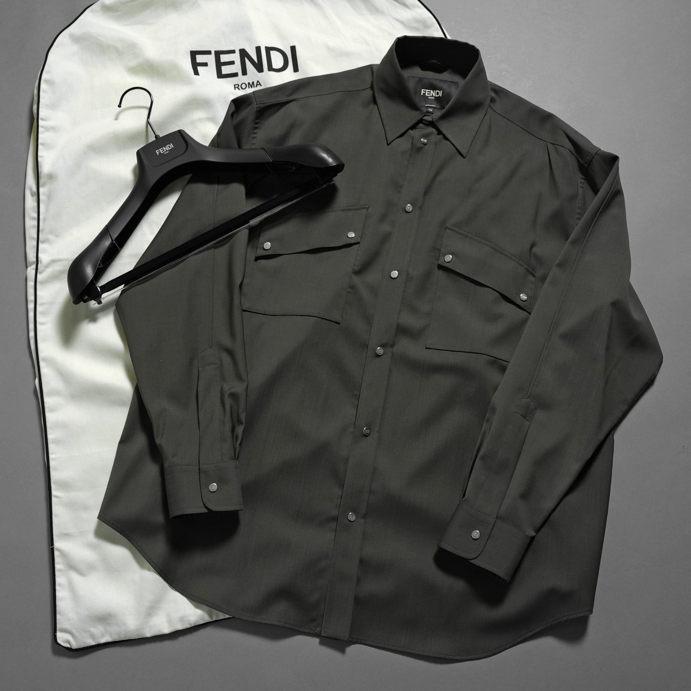 FENDI フェンディ / 24AW 美品 ロゴボタン ミリタリー ウールシャツ / 長袖シャツ / FW1319A5CH / size 48 (OLIVE GREEN)