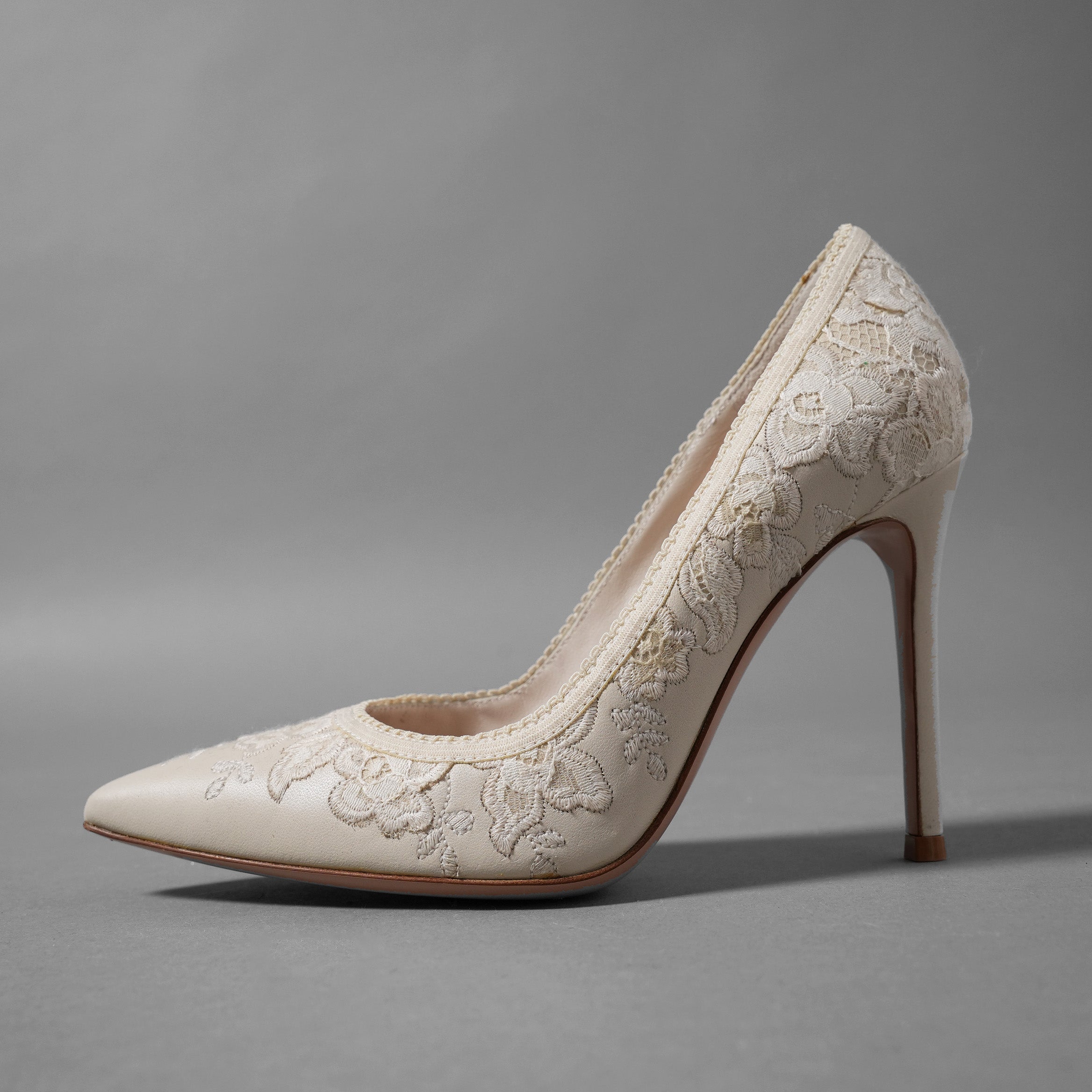 Gianvito Rossi ジャンヴィトロッシ / レース刺繍 ポインテッドトゥ パンプス 95mm / size 35.5 (22.5cm) NATURAL レディース シューズ