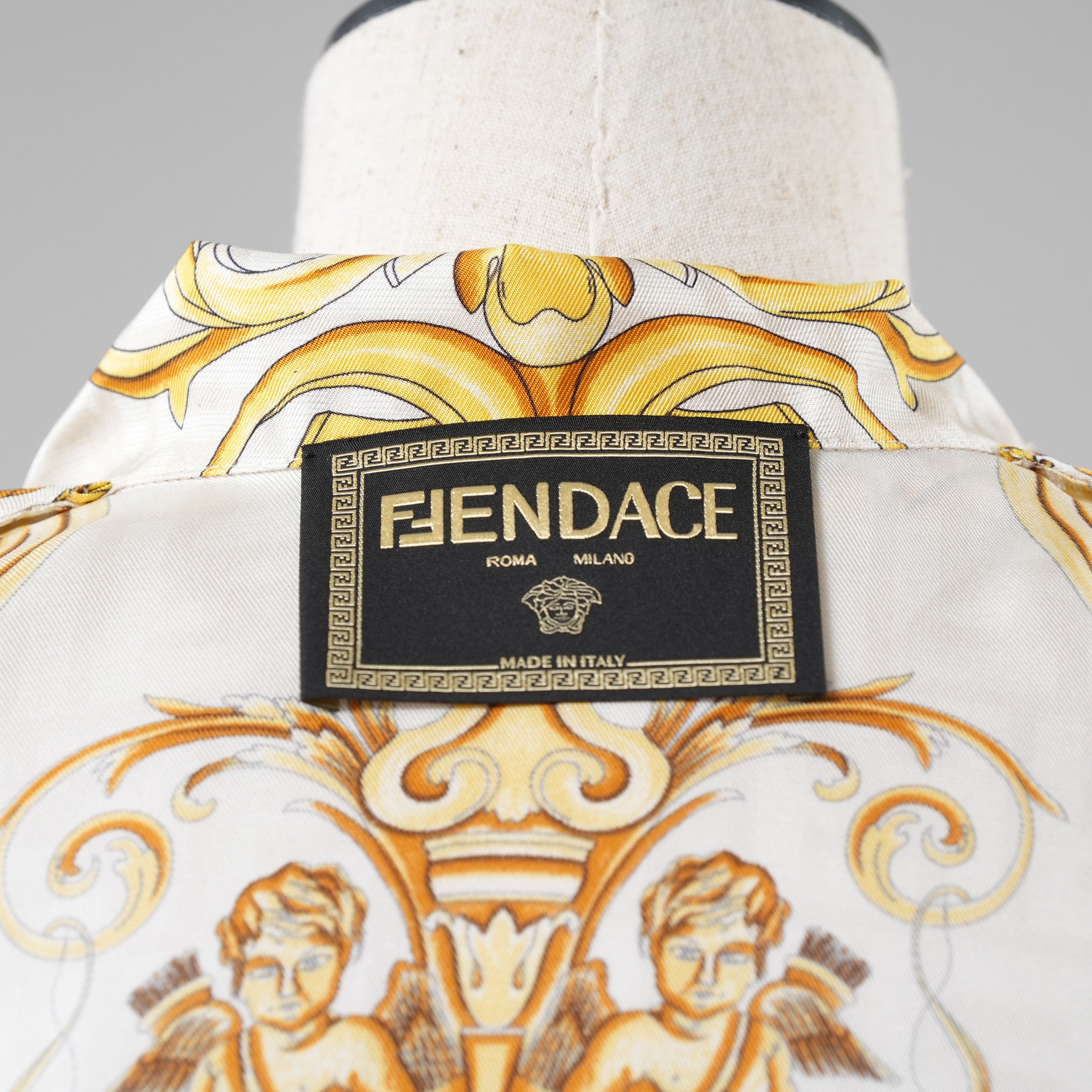 FENDACE フェンダーチェ フェンディ×ヴェルサーチ コラボ / 美品 22SS バロック シルク パジャマ セットアップ 保存袋あり 半袖シャツ パンツ / FE5074 AIE3 / size 38 (GOLD) レディース 35001-izm
