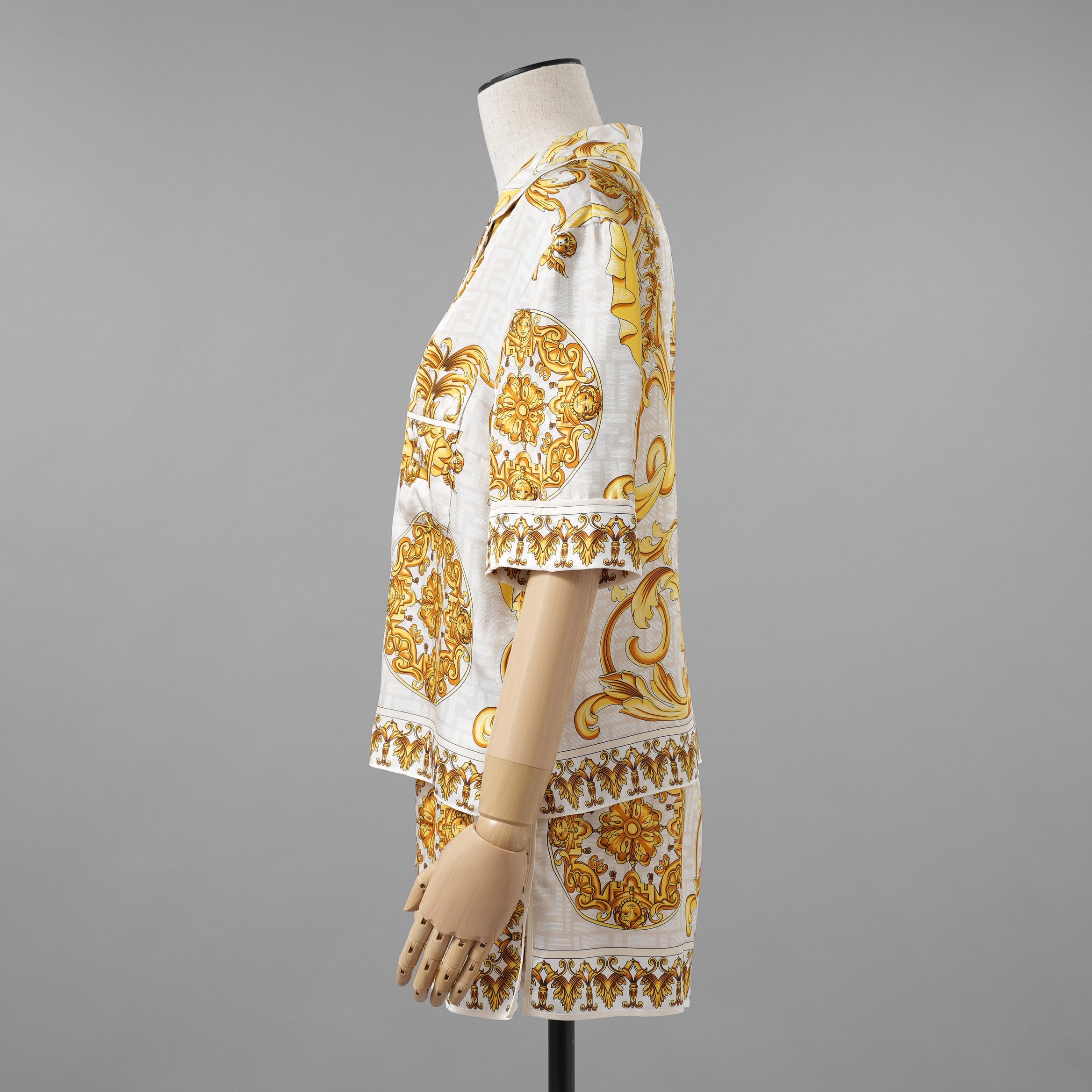 FENDACE フェンダーチェ フェンディ×ヴェルサーチ コラボ / 美品 22SS バロック シルク パジャマ セットアップ 保存袋あり 半袖シャツ パンツ / FE5074 AIE3 / size 38 (GOLD) レディース 35001-izm