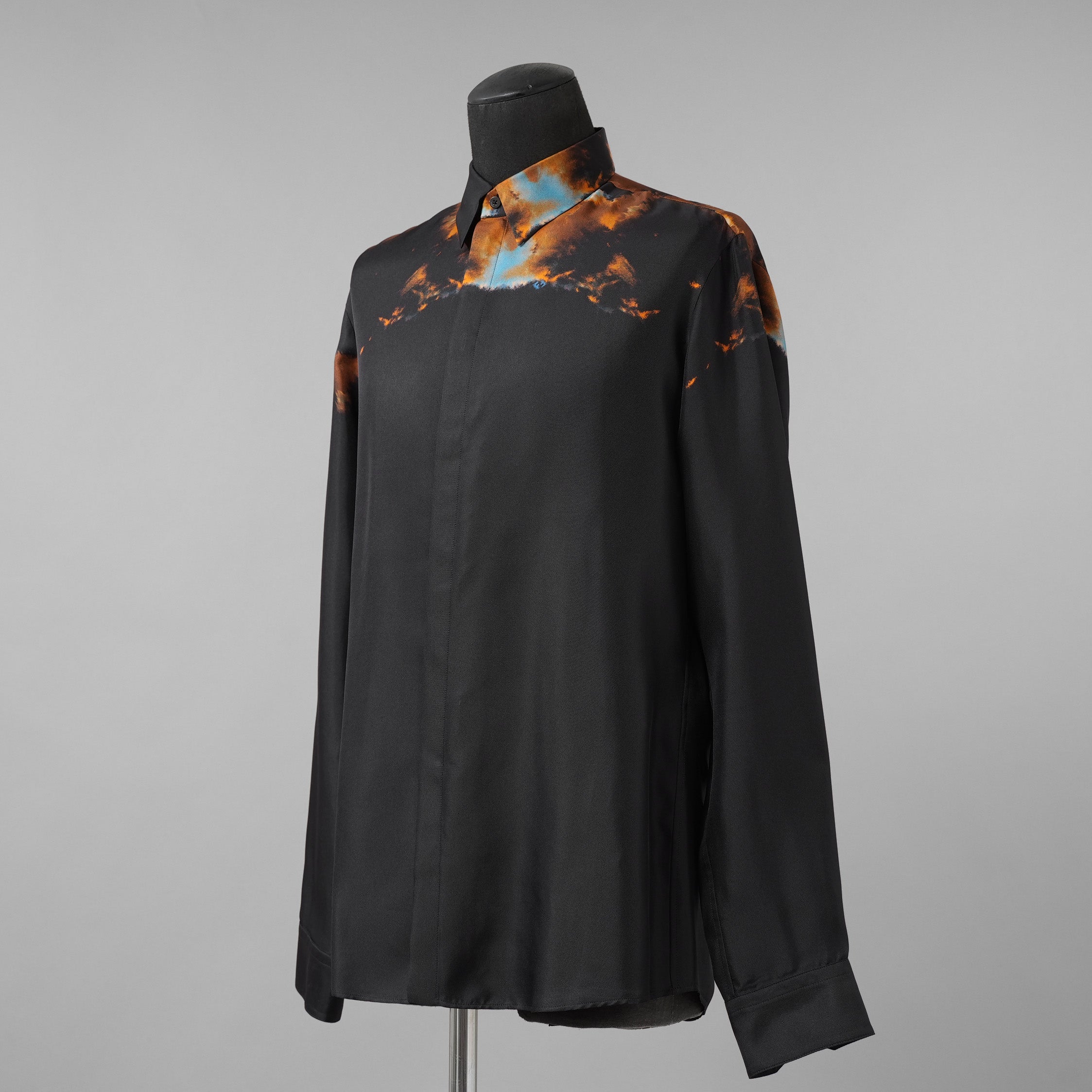 FENDI フェンディ / 美品 23AW 目黒蓮 着用 クラウドモチーフ シルク 長袖シャツ / FS0585 AN0T / size 40 (BLACK) 352006-in-ue