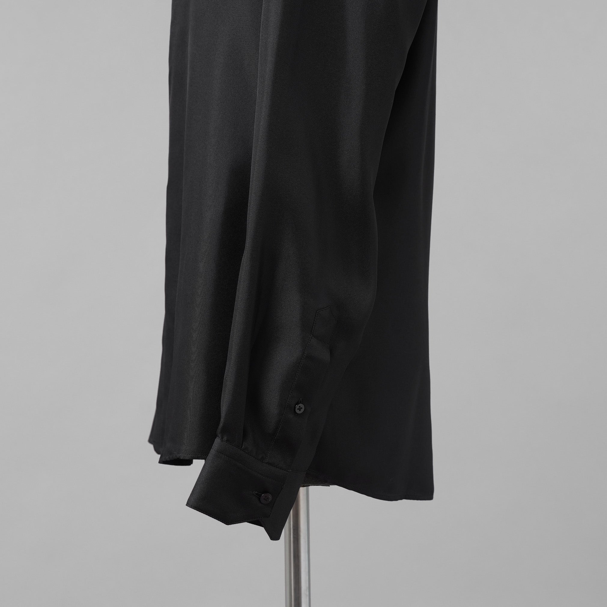 FENDI フェンディ / 美品 23AW 目黒蓮 着用 クラウドモチーフ シルク 長袖シャツ / FS0585 AN0T / size 40 (BLACK) 352006-in-ue