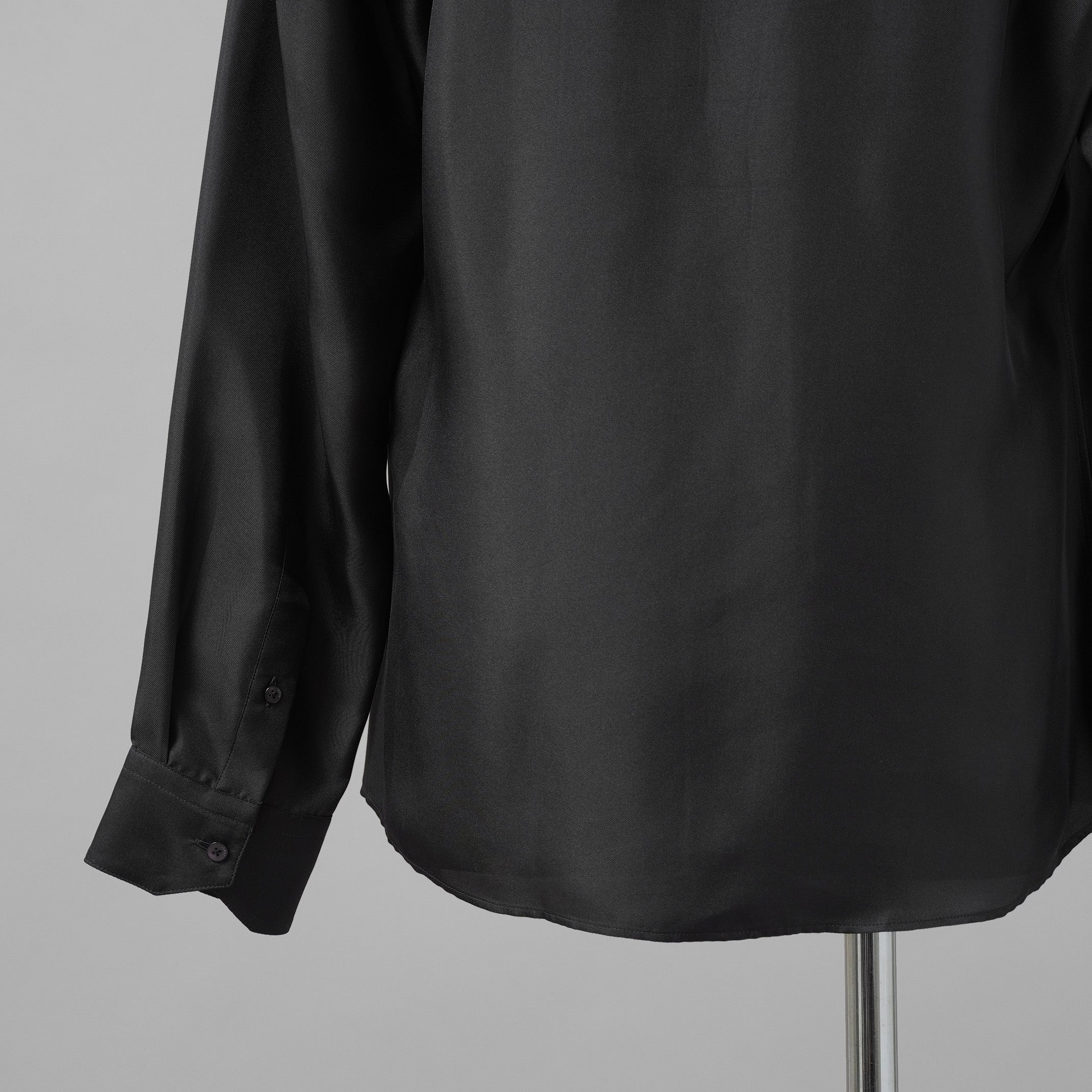 FENDI フェンディ / 美品 23AW 目黒蓮 着用 クラウドモチーフ シルク 長袖シャツ / FS0585 AN0T / size 40 (BLACK) 352006-in-ue