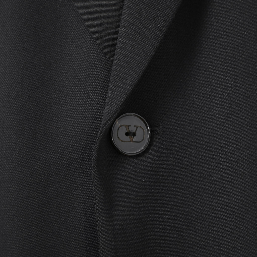 VALENTINO ヴァレンティノ / 現行モデル シングル ブレスト テーラード ジャケット / Vロゴ モノグラム 裏地 / ウール ブレザー /  XV3CED40804 598 / size 46 (BLACK)