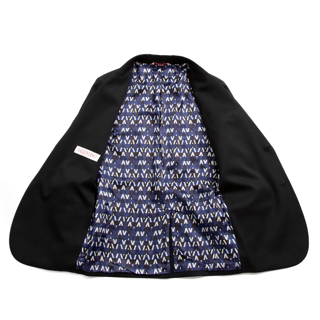 VALENTINO ヴァレンティノ / 現行モデル シングル ブレスト テーラード ジャケット / Vロゴ モノグラム 裏地 / ウール ブレザー /  XV3CED40804 598 / size 46 (BLACK)
