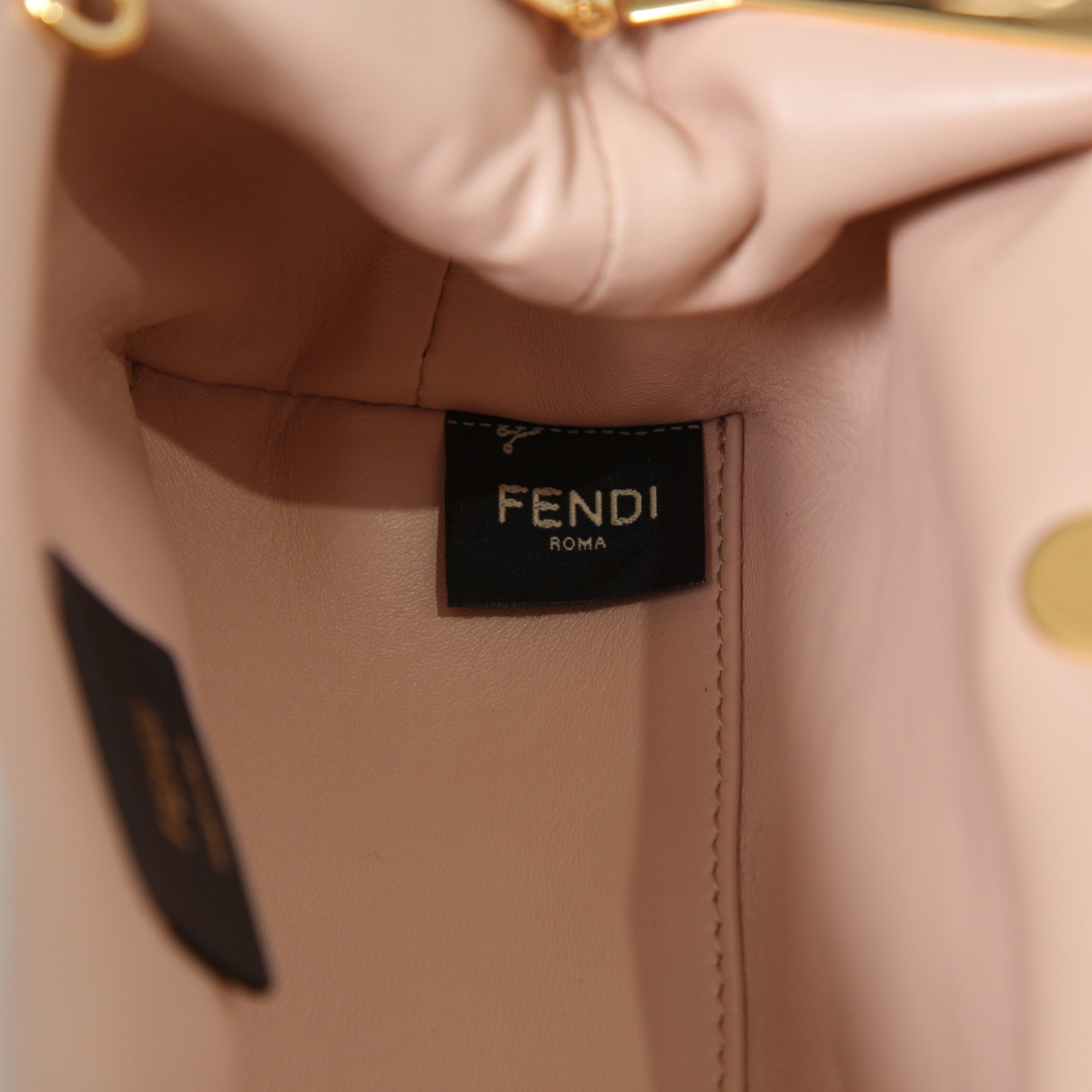 FENDI フェンディ / 2021年モデル 美品 ファースト スモール バッグ / シープ ムートン / PINK