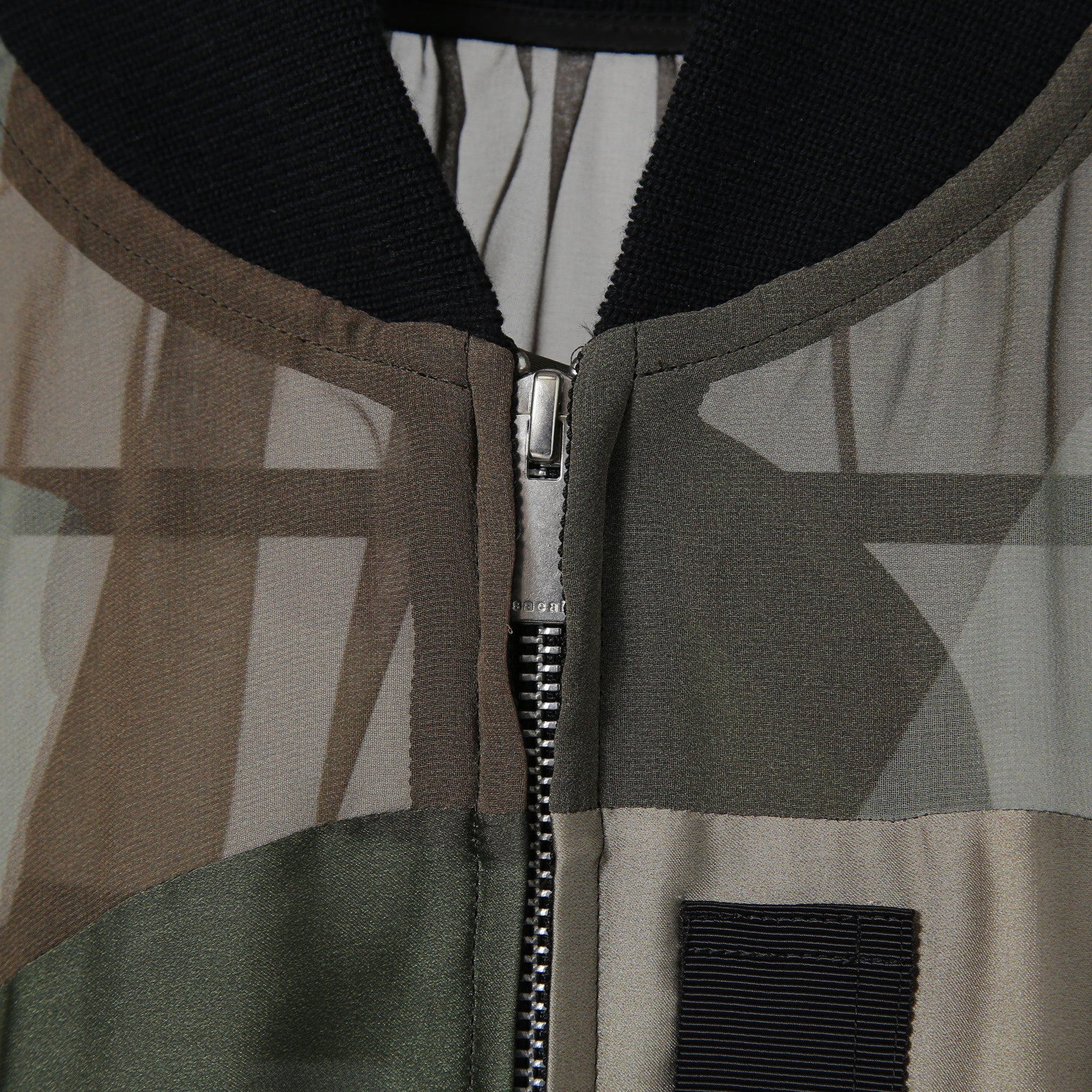 sacai x KAWSサカイ カウズ コラボ / 21SS 美品 カモフラージュ シアー ブルゾン / ジャケット / 21-05679 / size 1 (CAMO)