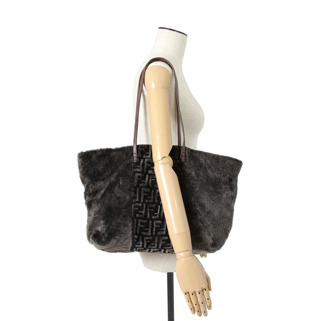 フェンディ / 2011年商品 美品 おまけ付 ズッカ柄 ムートン トート バッグ / SHOPING ROLL BAG MD / 8BH126 00EKE F0NCP / DARK GRAY
