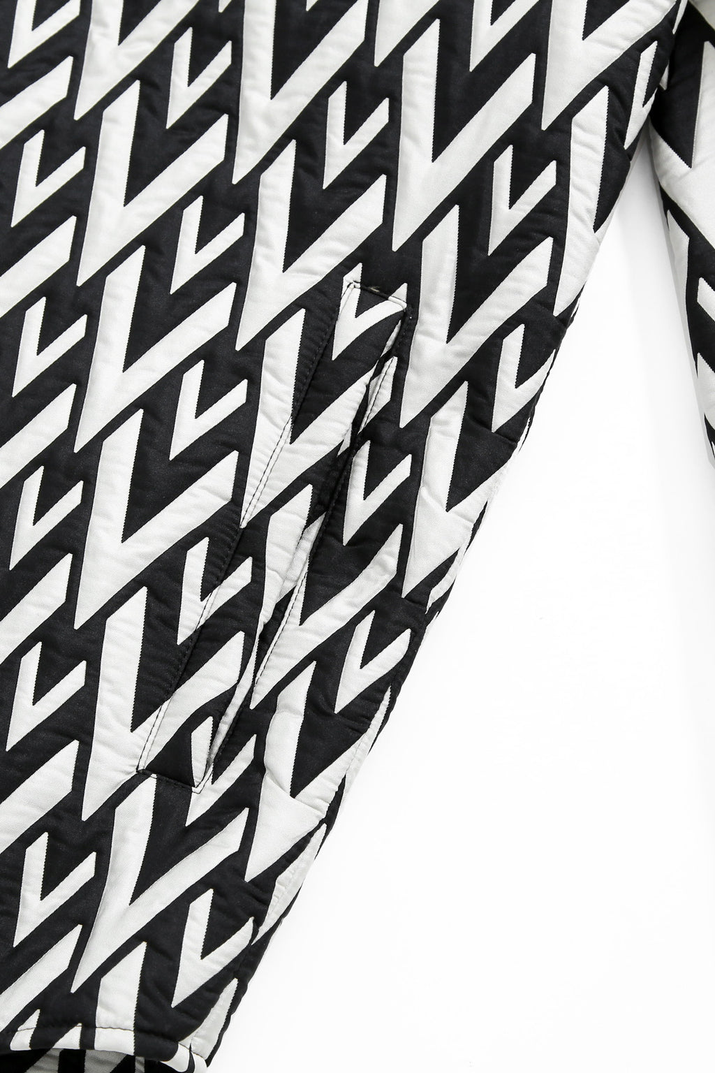 美品 VALENTINO ヴァレンティノ / Vロゴ モノグラム / オーバー シャツ ジャケット / ルーズフィット / size 44 (BLK x WHT)