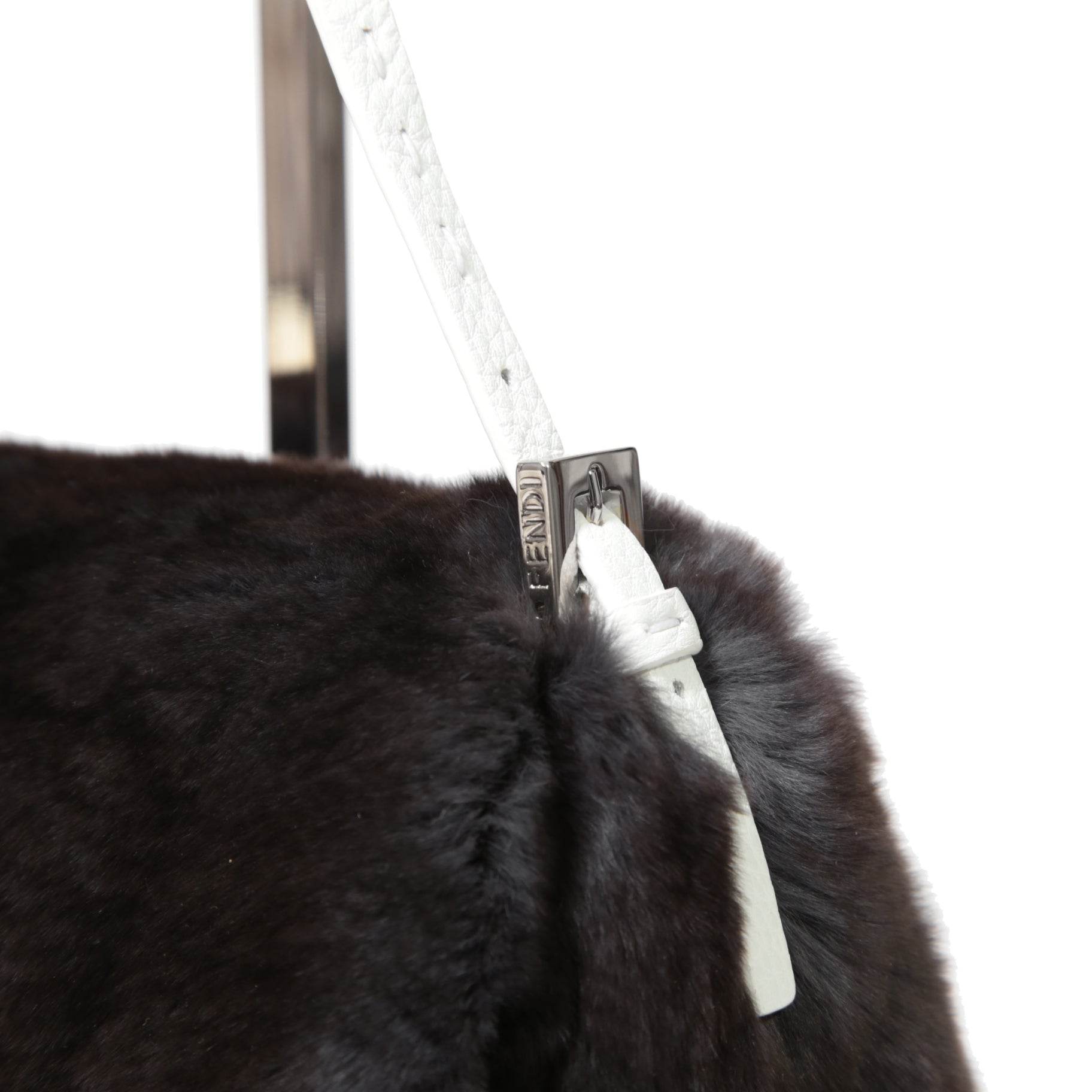 FENDI フェンディ / Mamma Baguette Selleria マンマ バゲット セレリア / ワンショルダーバッグ / ミンクファー ローマ レザー（牛革） / BLACK x WHITE