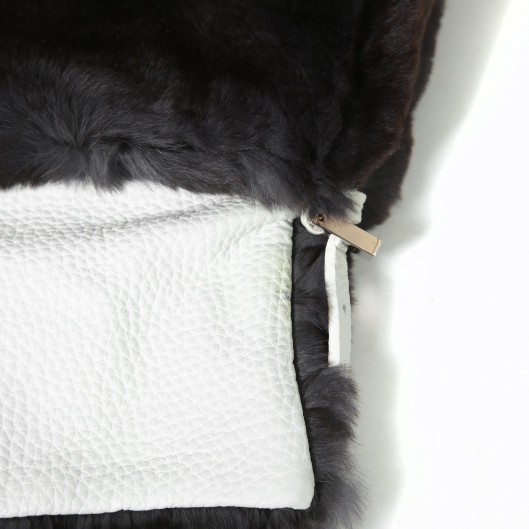 FENDI フェンディ / Mamma Baguette Selleria マンマ バゲット セレリア / ワンショルダーバッグ / ミンクファー ローマ レザー（牛革） / BLACK x WHITE