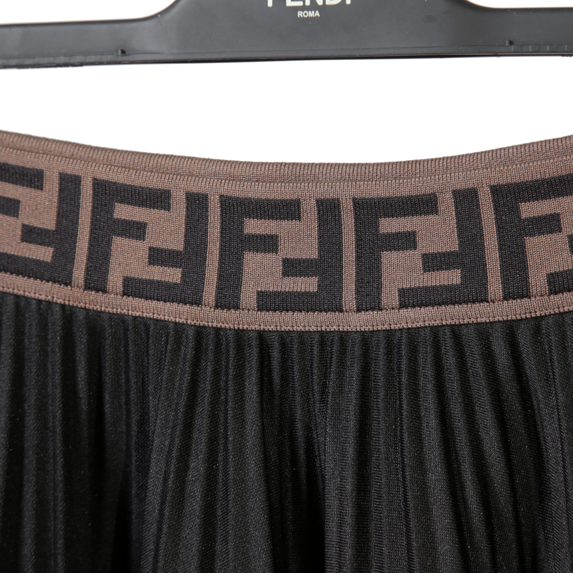 FENDI フェンディ / 美品 FF柄 プリーツスカート ブラック ズッカ / FQ7135 A5WC / size 40 (BLACK) レディース