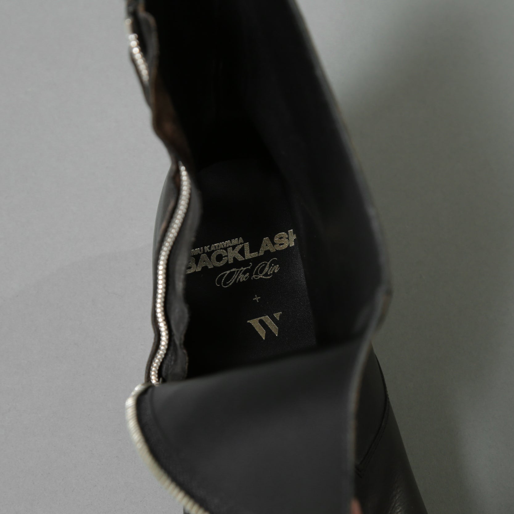 希少 イサムカタヤマ バックラッシュ THE LINE × WHITEFLAGS コラボ / アッパークロコ JPカーフ サイドジップブーツ/ 28cm (ダークブラウン) シューズ