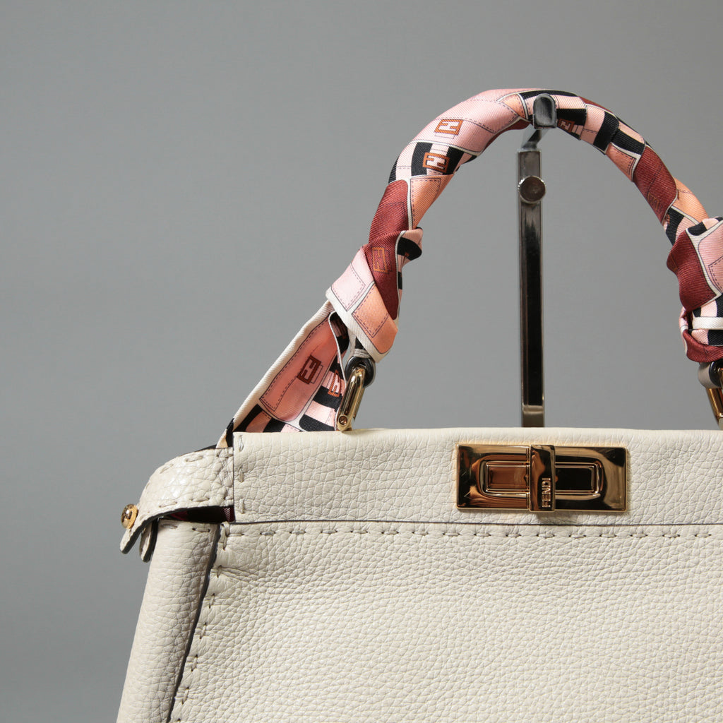 FENDI フェンディ / 美品 selleriaセレリア ピーカブー ミディアム  / カーフレザー / スカーフ付き / クリーム x グレー x ピンク x ゴールド（金具）