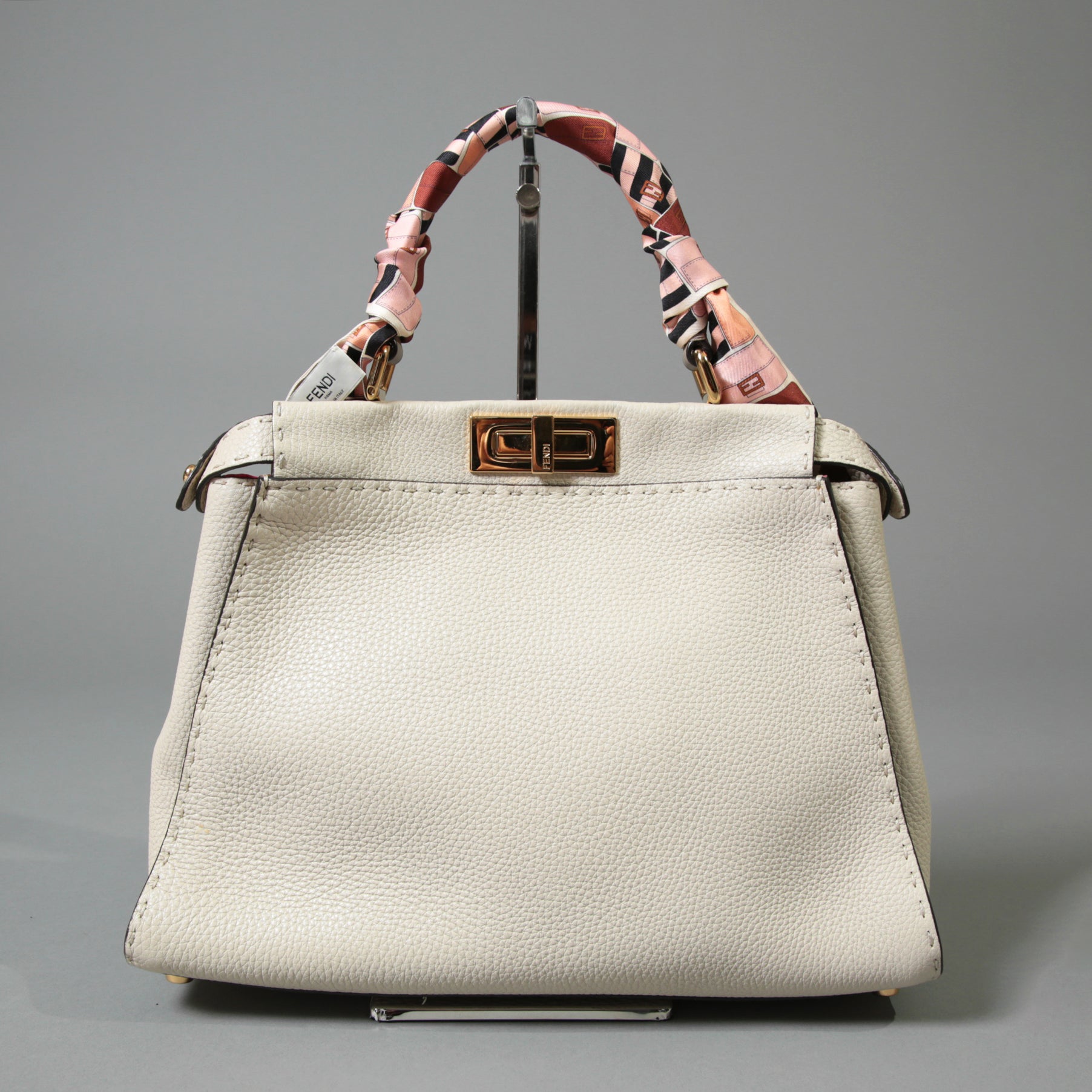 FENDI フェンディ / 美品 selleriaセレリア ピーカブー ミディアム  / カーフレザー / スカーフ付き / クリーム x グレー x ピンク x ゴールド（金具）