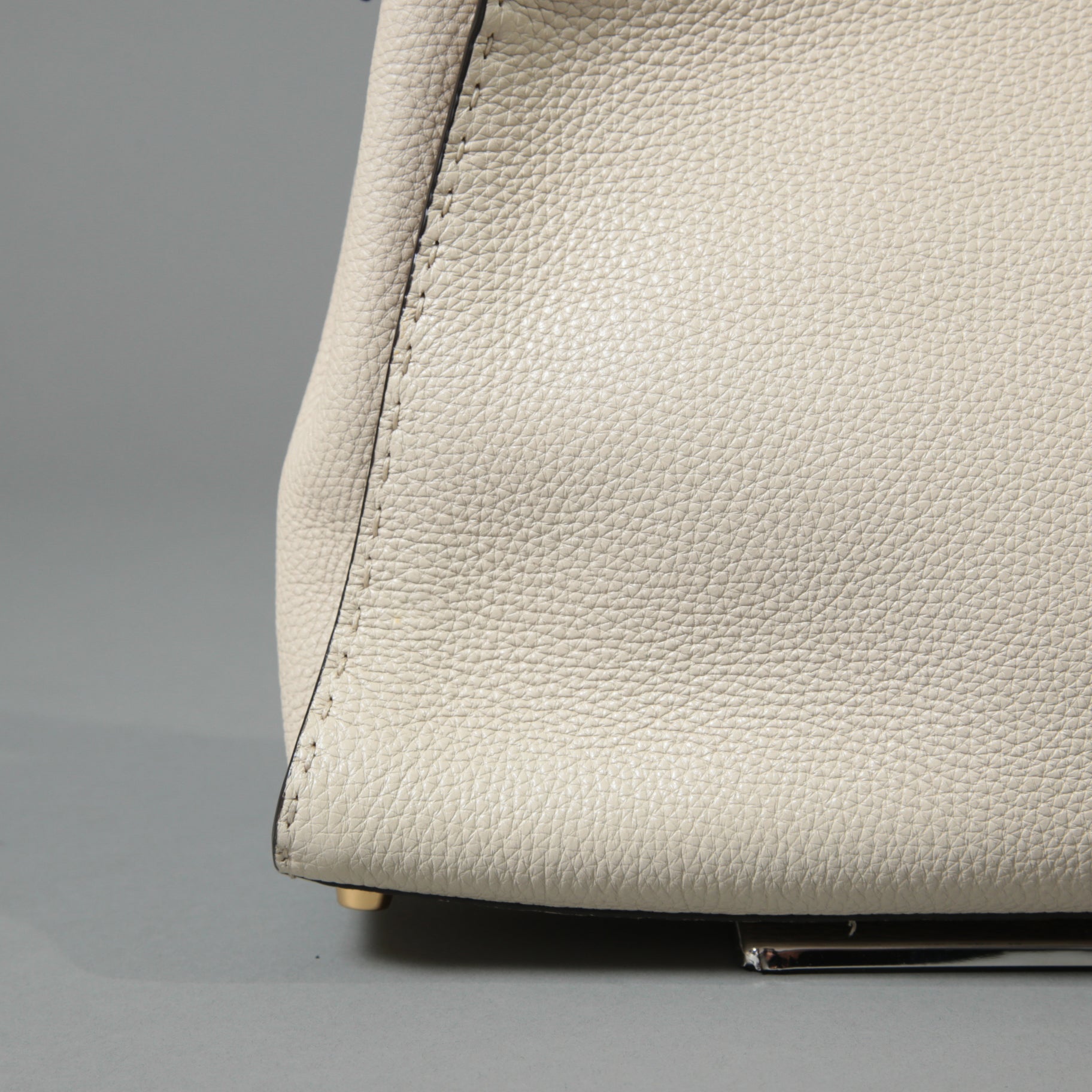 FENDI フェンディ / 美品 selleriaセレリア ピーカブー ミディアム  / カーフレザー / スカーフ付き / クリーム x グレー x ピンク x ゴールド（金具）