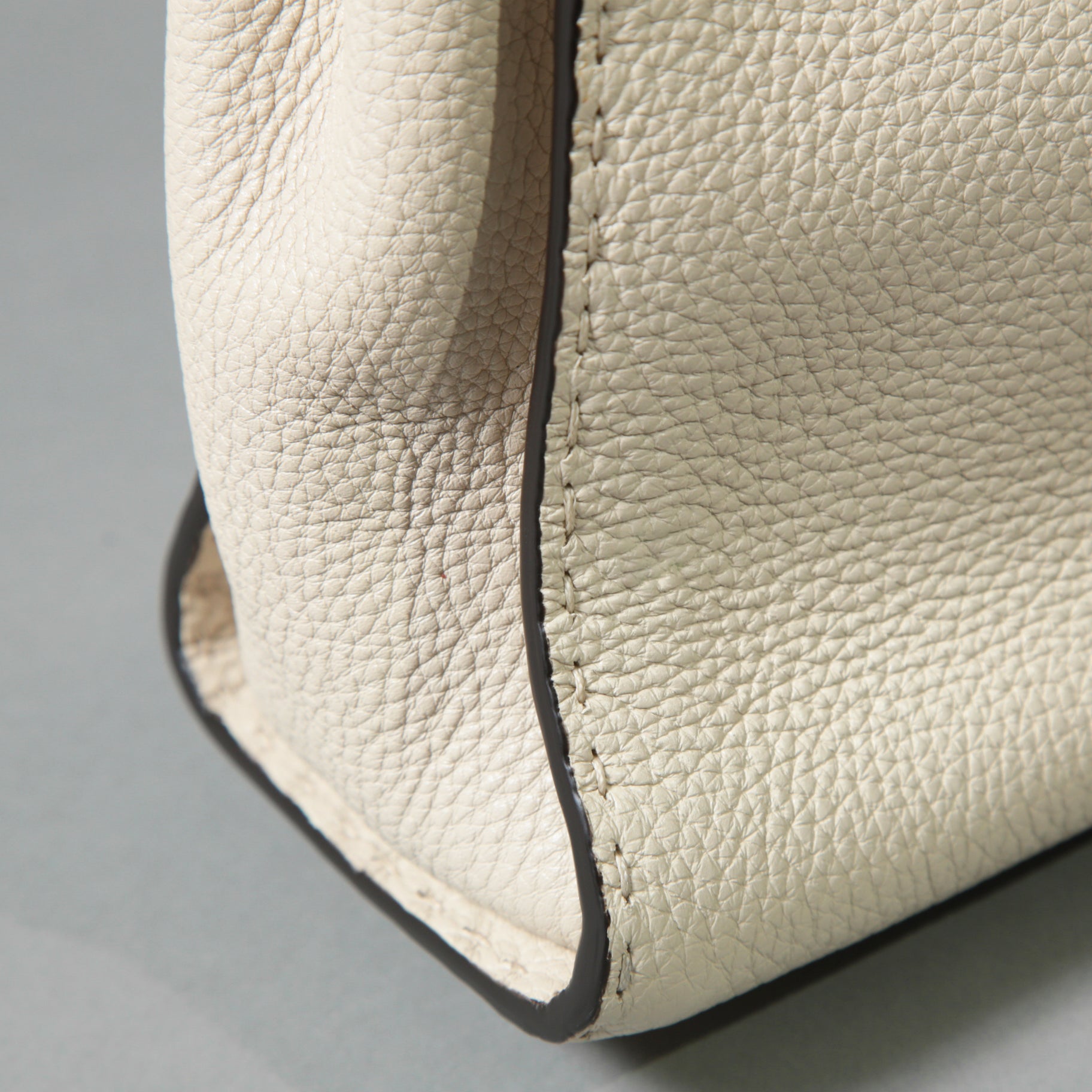 FENDI フェンディ / 美品 selleriaセレリア ピーカブー ミディアム  / カーフレザー / スカーフ付き / クリーム x グレー x ピンク x ゴールド（金具）