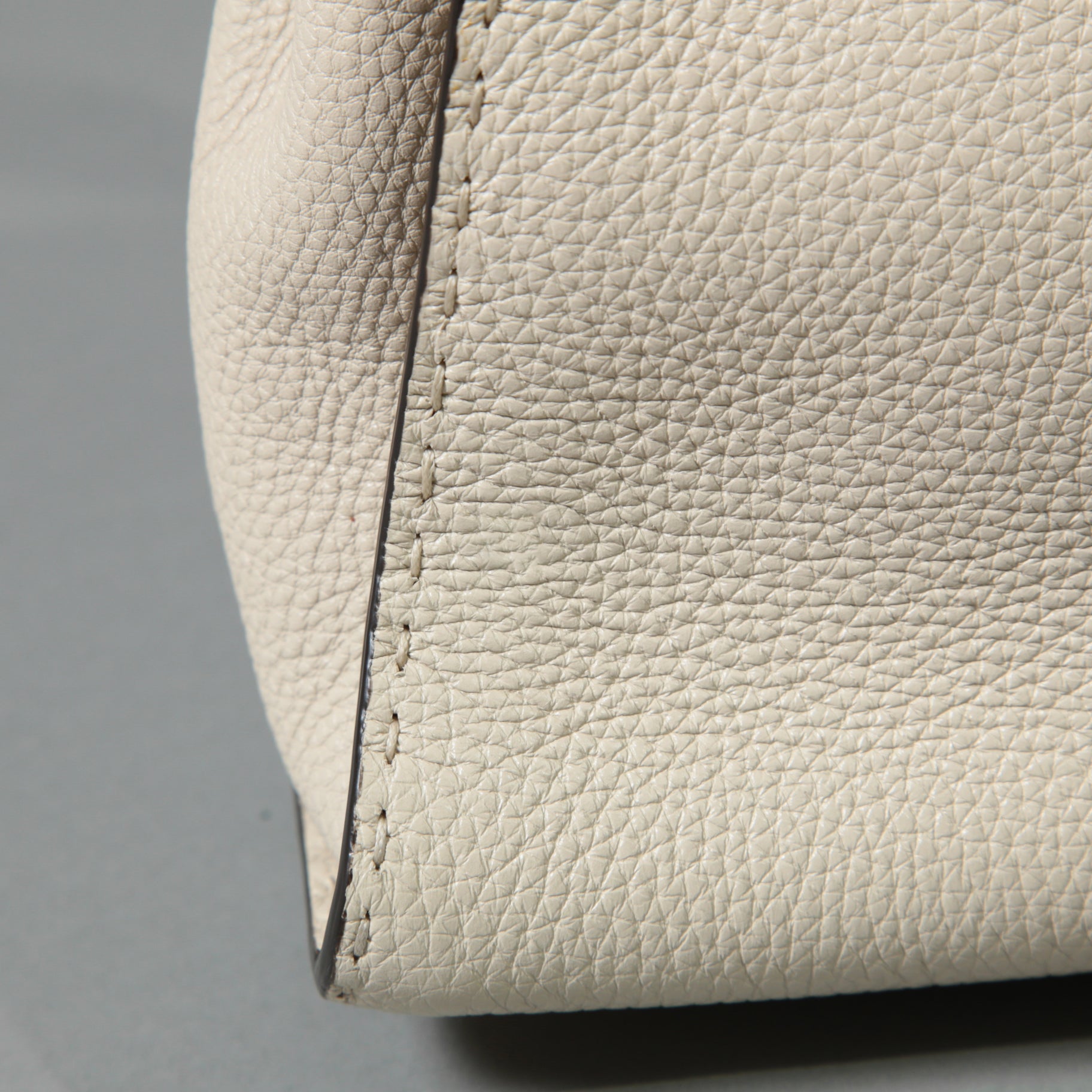 FENDI フェンディ / 美品 selleriaセレリア ピーカブー ミディアム  / カーフレザー / スカーフ付き / クリーム x グレー x ピンク x ゴールド（金具）