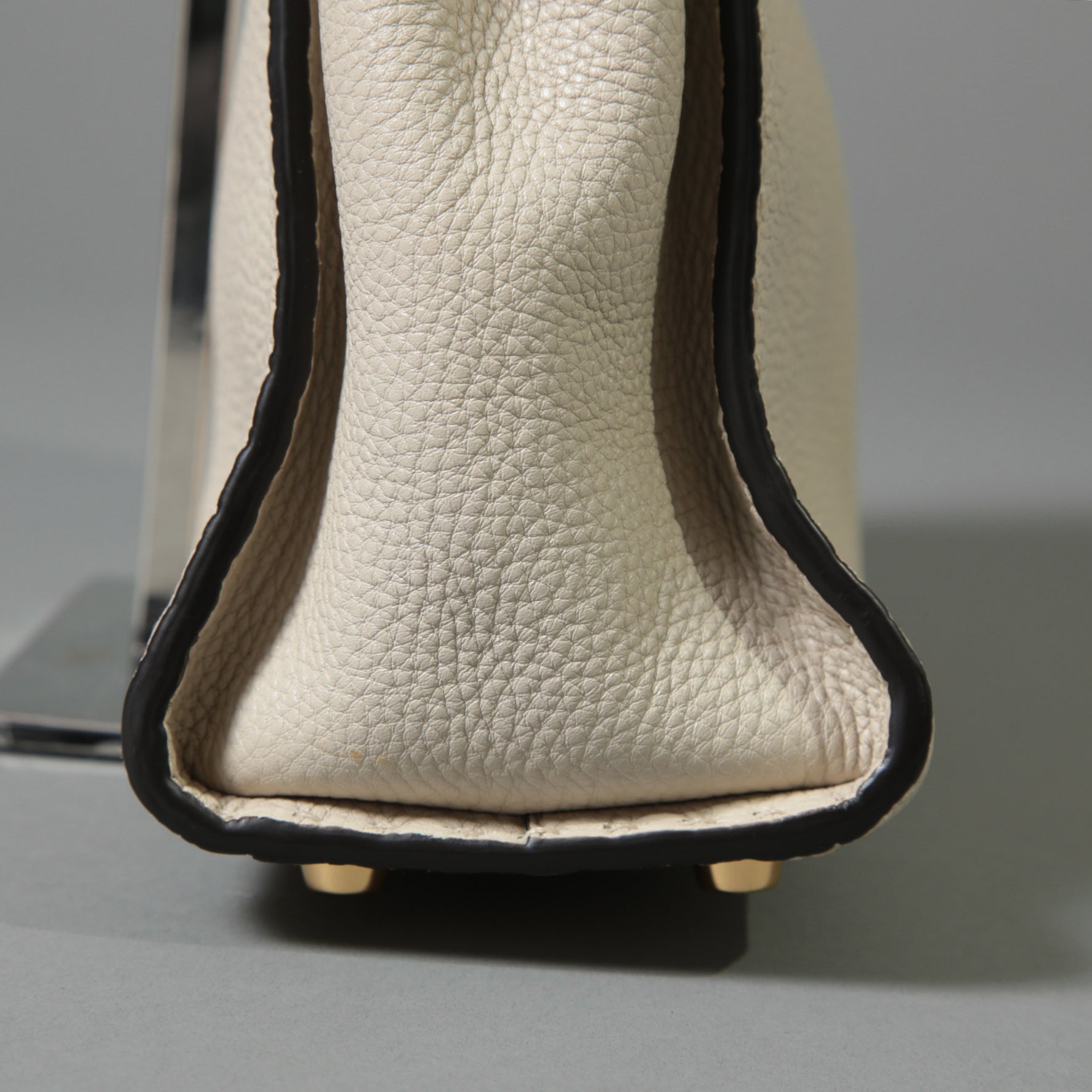 FENDI フェンディ / 美品 selleriaセレリア ピーカブー ミディアム  / カーフレザー / スカーフ付き / クリーム x グレー x ピンク x ゴールド（金具）